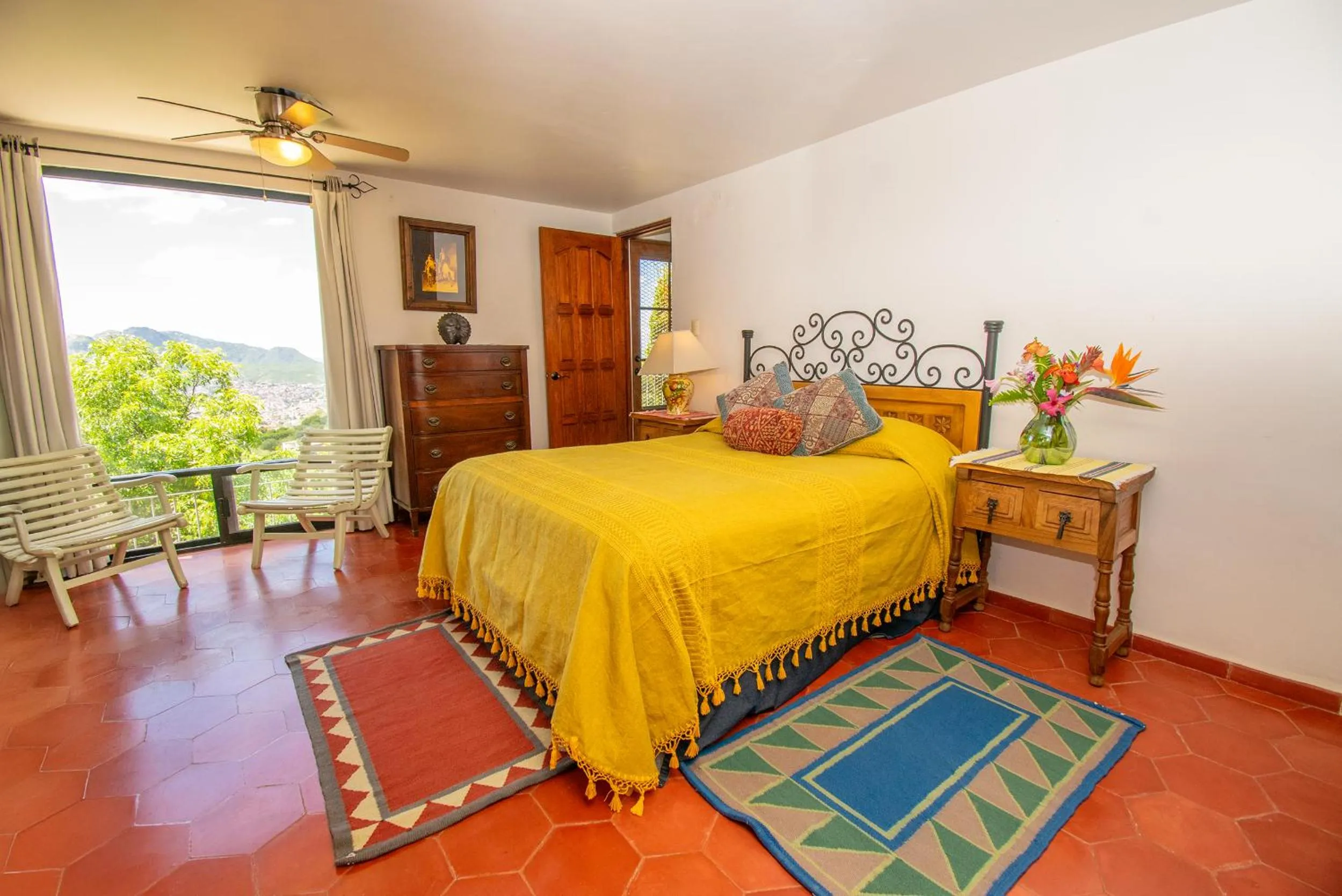 Bed in Casa Estrella de la Valenciana Hotel Boutique