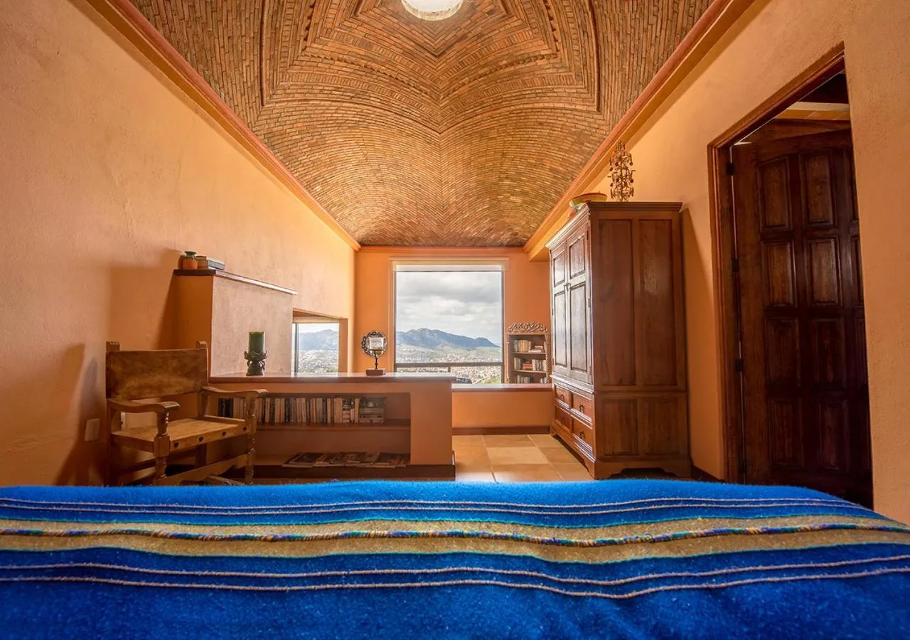 Bed in Casa Estrella de la Valenciana Hotel Boutique