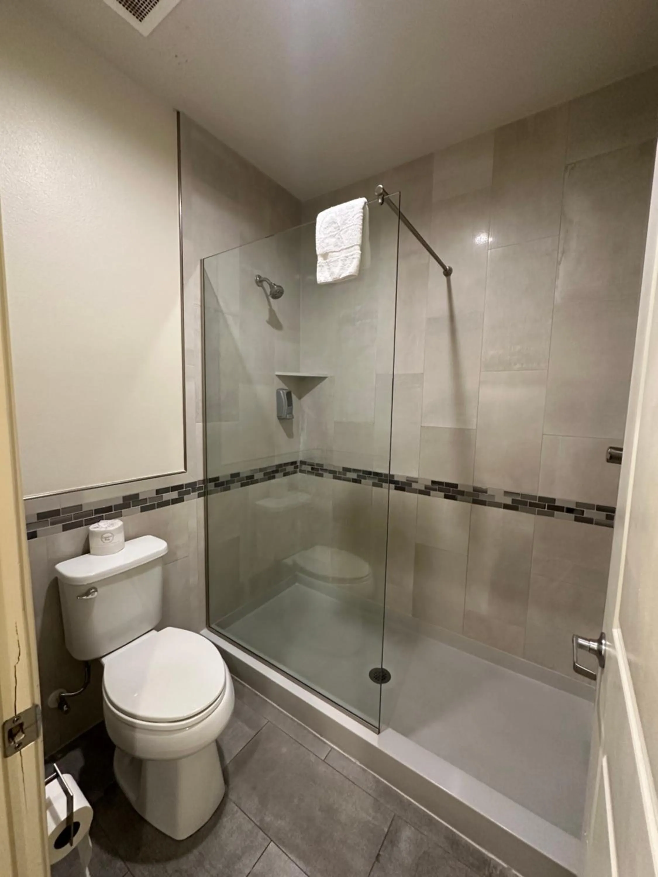 Scottish Inn and Suites