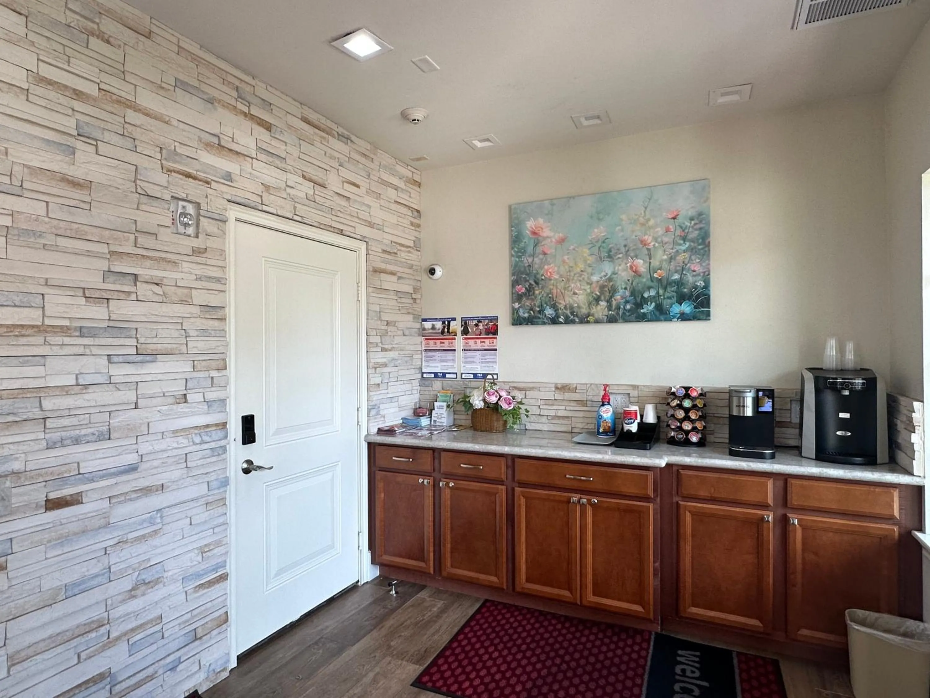 Scottish Inn and Suites