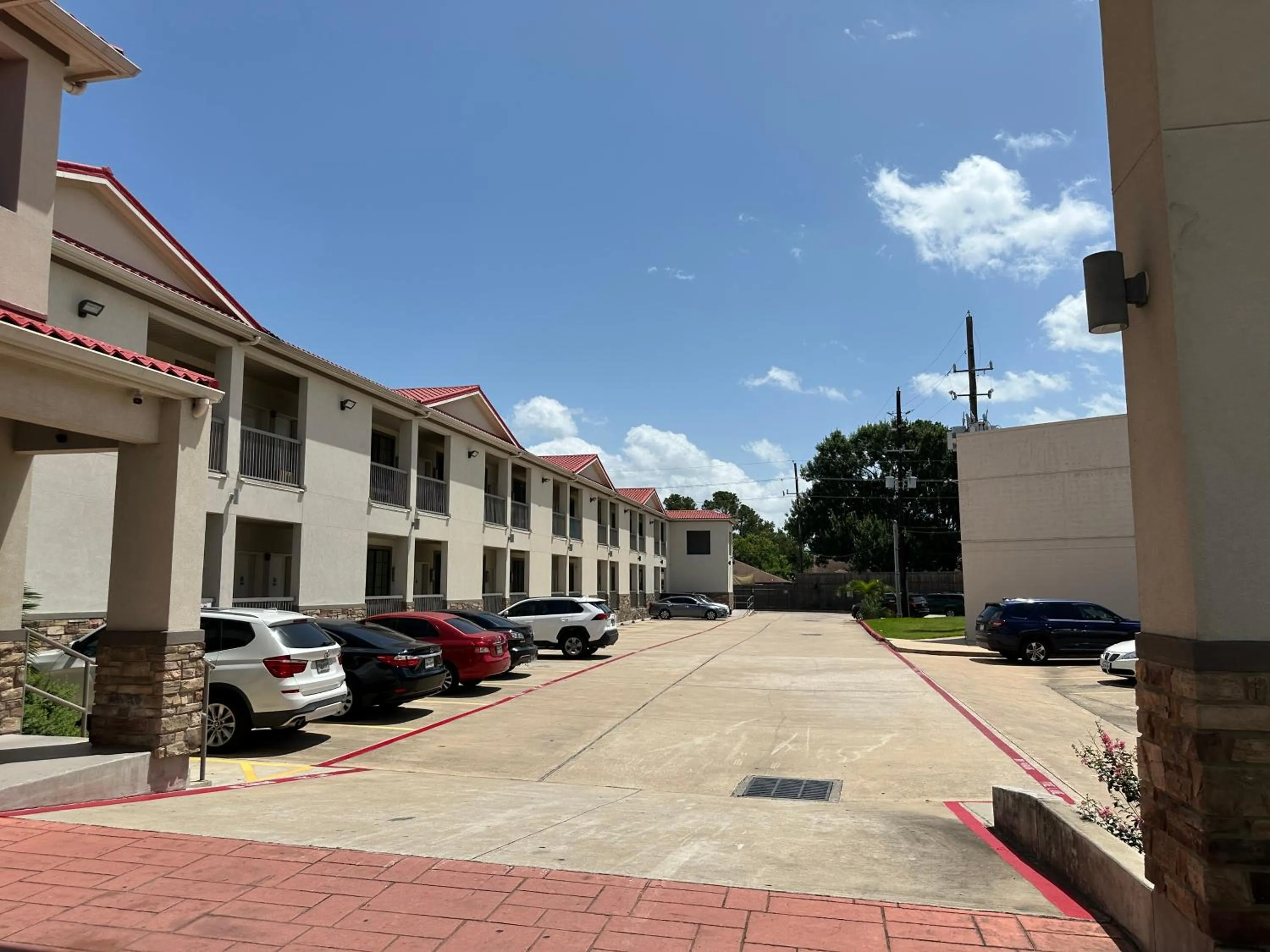 Scottish Inn and Suites