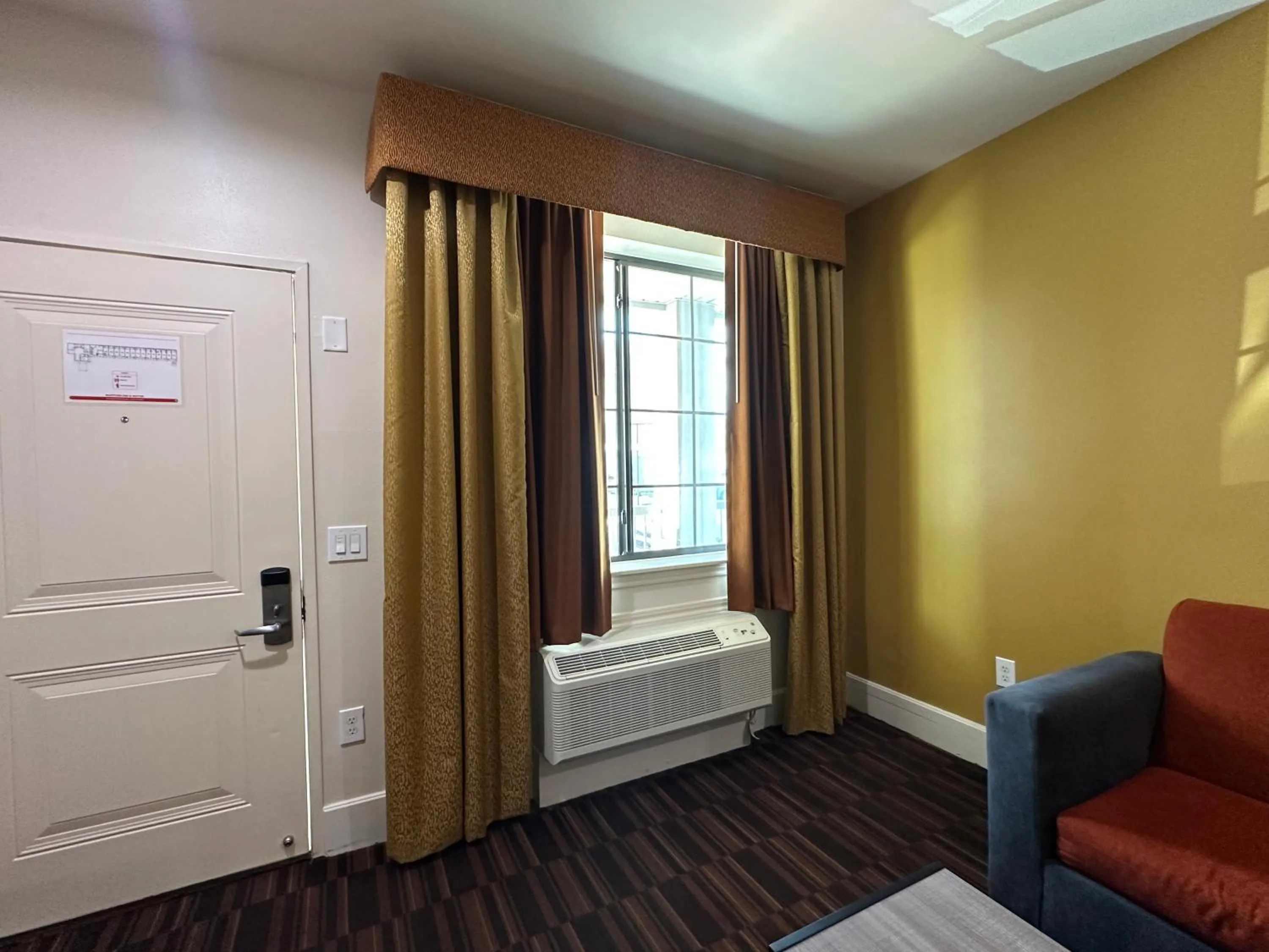 Scottish Inn and Suites