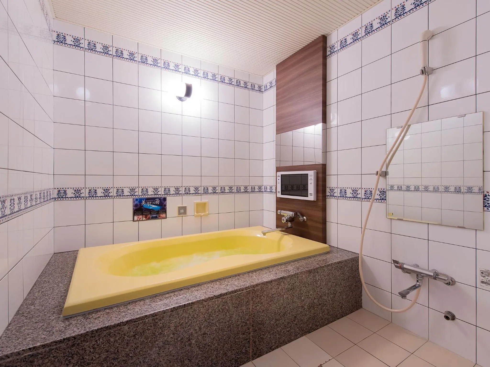 Shower in Restay Tina Grace (Adult Only)
