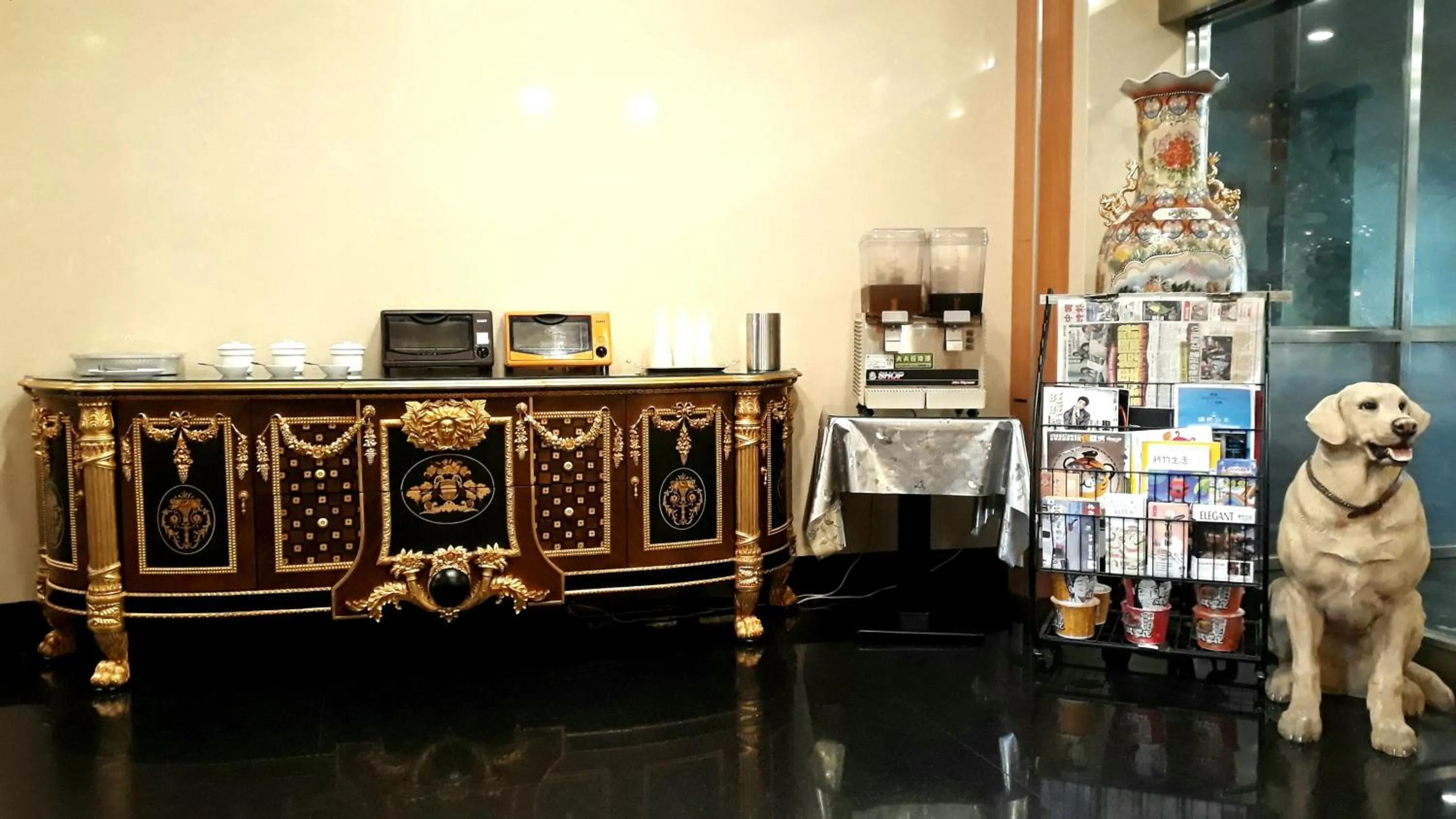 Food and drinks in Hua Tai Hotel