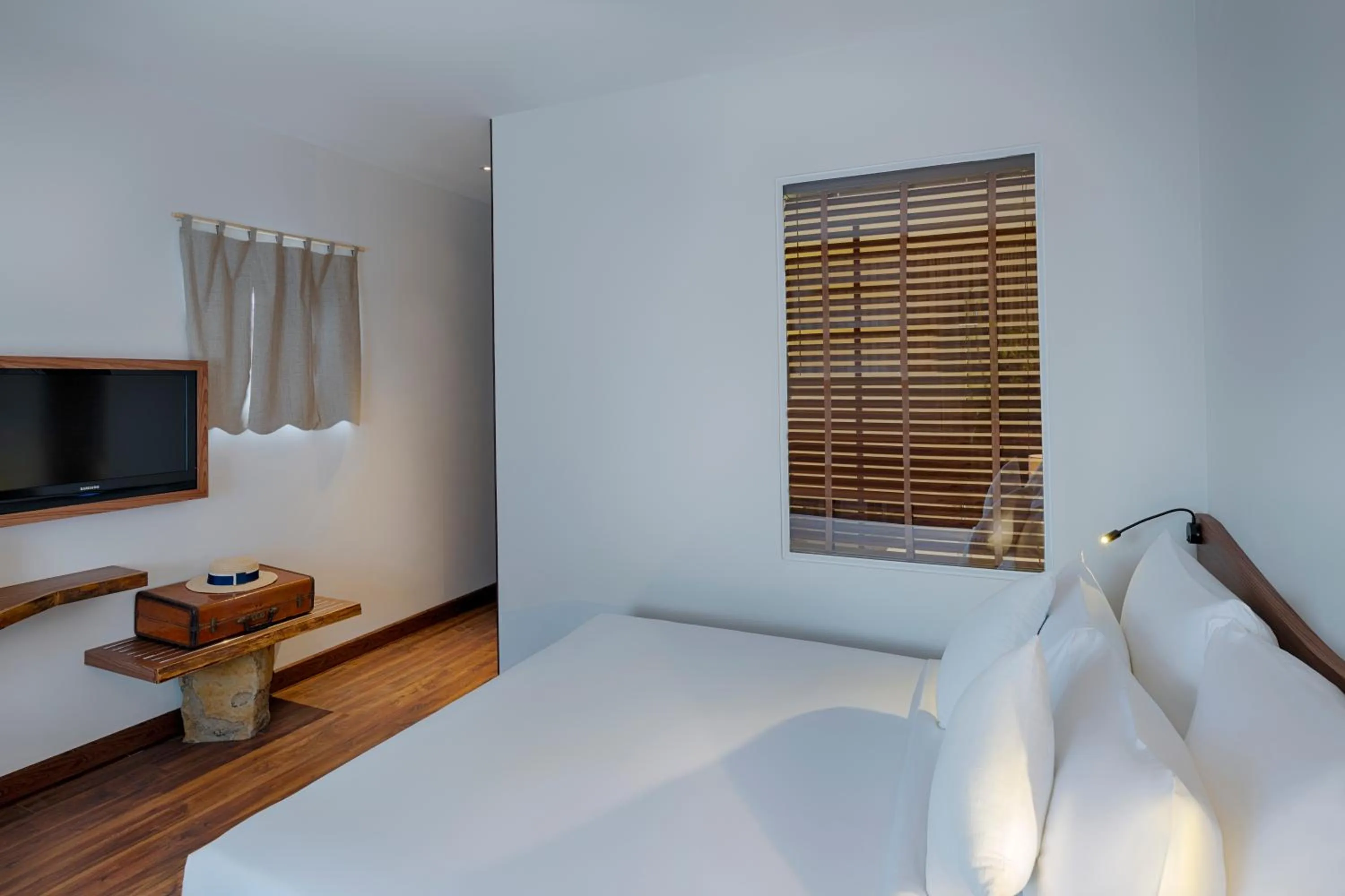 Bed in Silverland Min Hotel