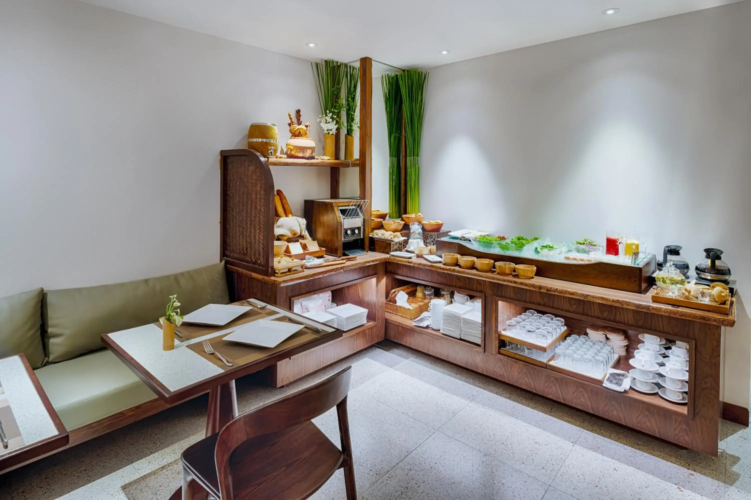 Restaurant/places to eat in Silverland Min Hotel Restaurant/places to eat in Silverland Min Hotel