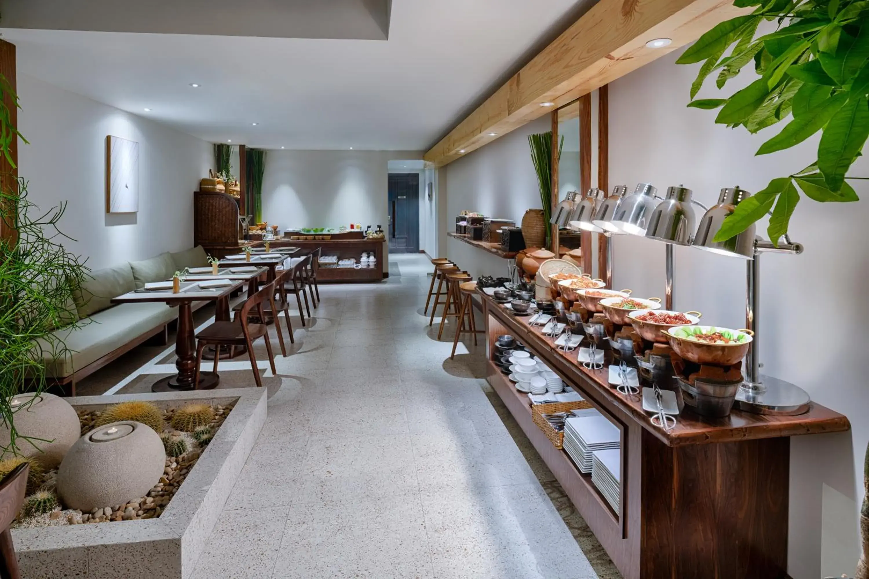 Restaurant/places to eat in Silverland Min Hotel Restaurant/places to eat in Silverland Min Hotel