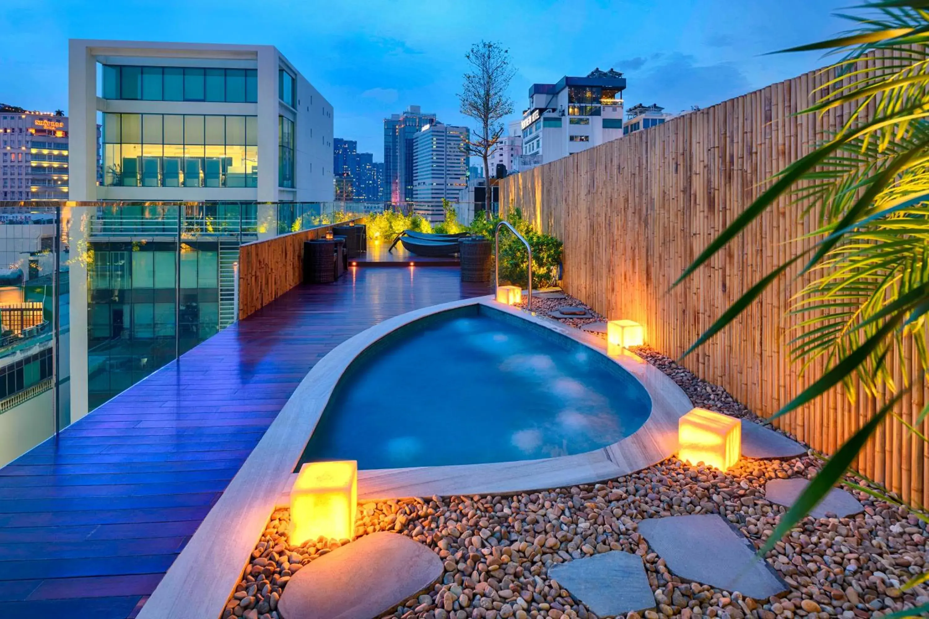 Pool view in Silverland Min Hotel Pool view in Silverland Min Hotel