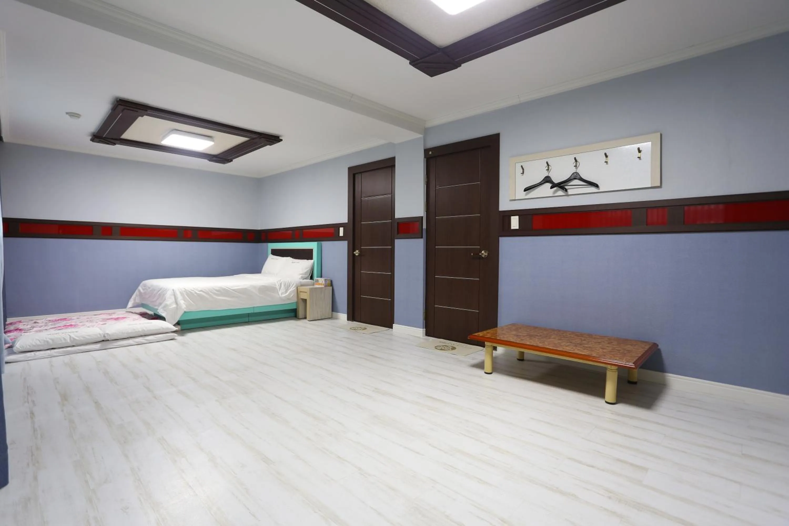 Bed in Paradaise Motel