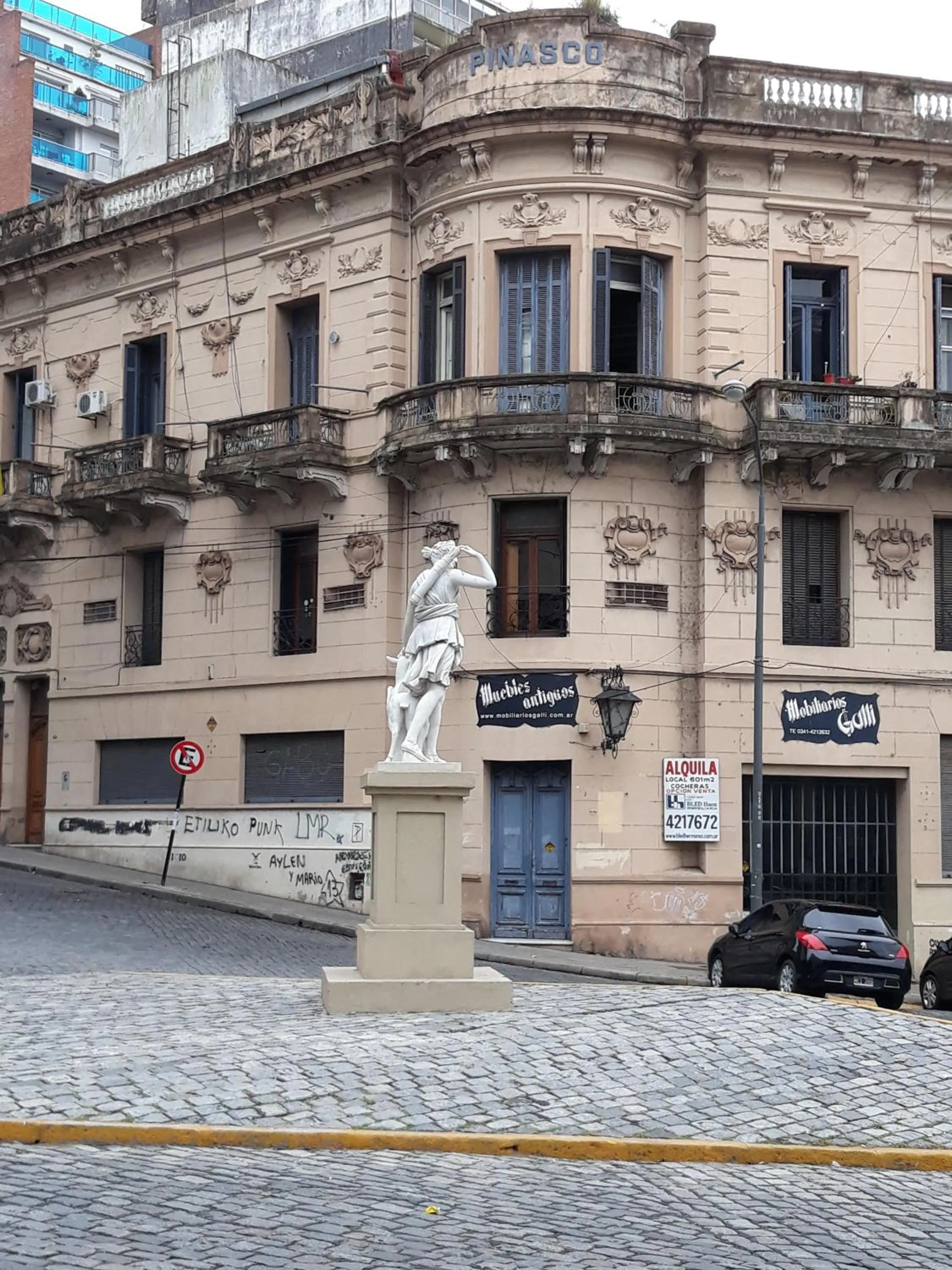 Nearby landmark in Laprida 519