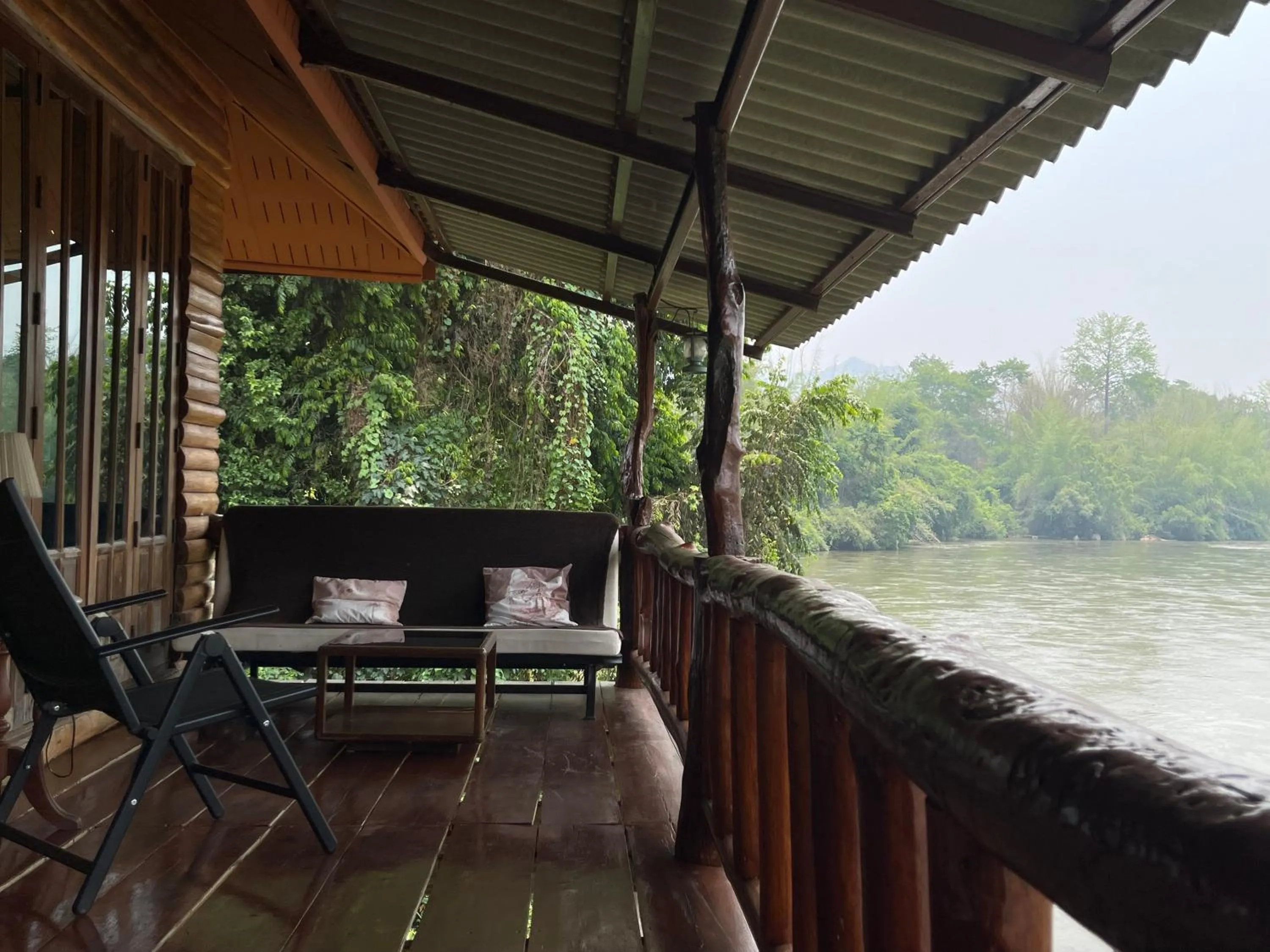 BaanRai KhunYa บ้านไร่คุณย่า