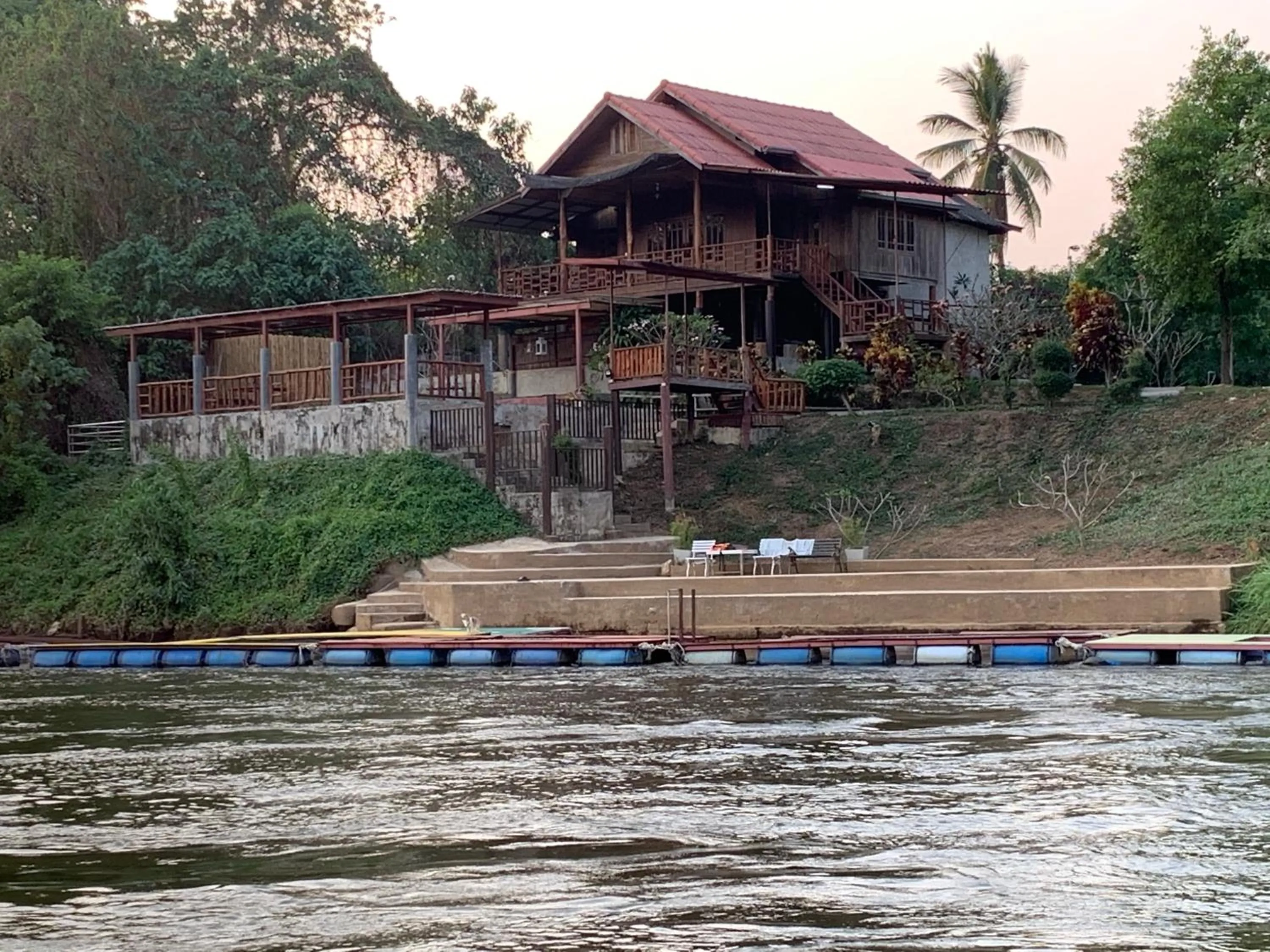 BaanRai KhunYa บ้านไร่คุณย่า