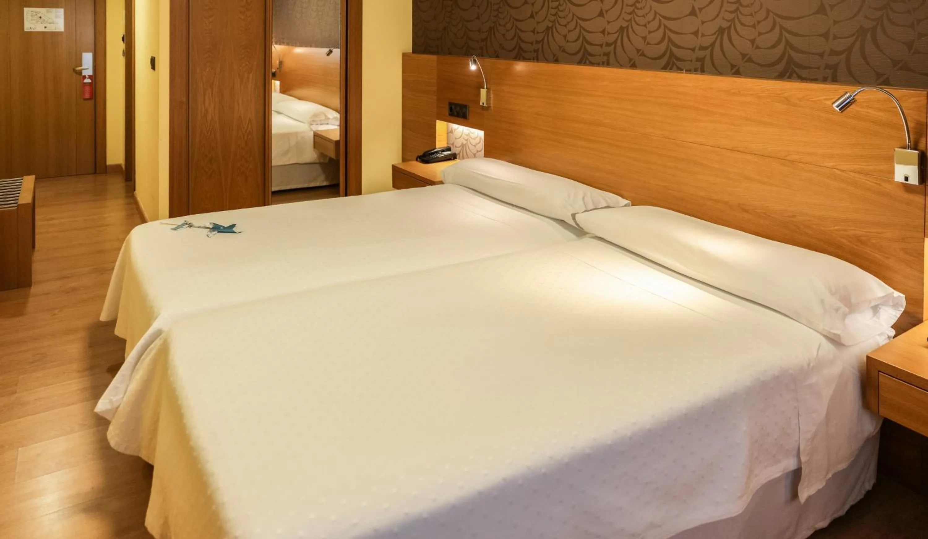 Photo of the whole room, Bed in Hotel Nordés