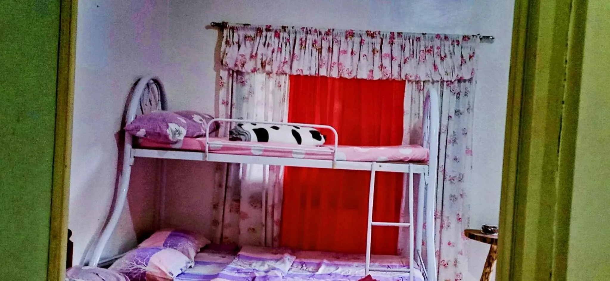 Bed in Riverside at Aninuan Accommodation and Food