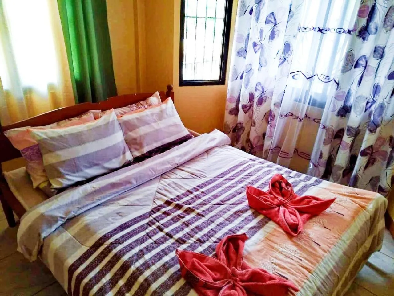 Bed in Riverside at Aninuan Accommodation and Food