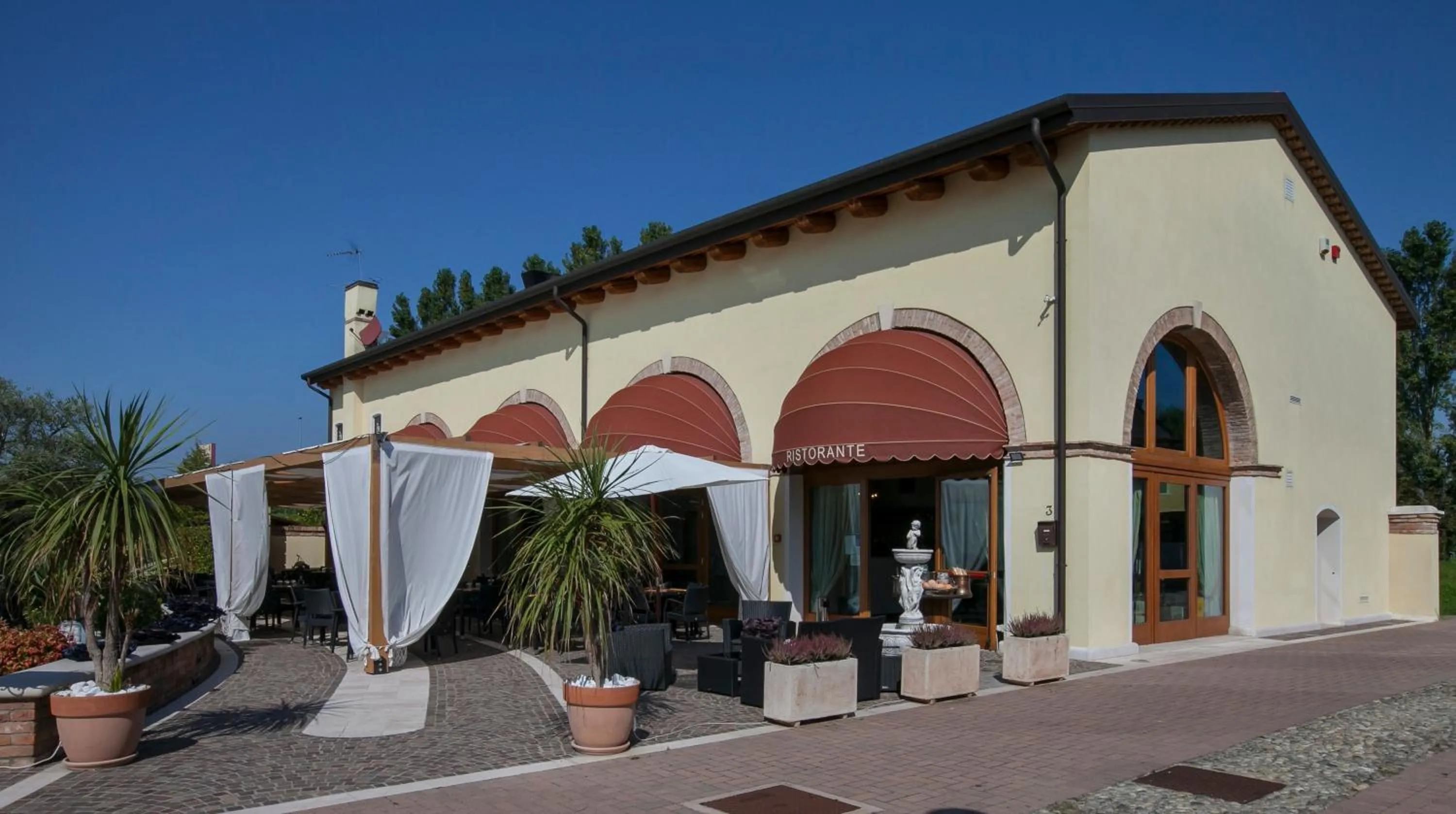 Patio in Albergo Antica Corte Marchesini