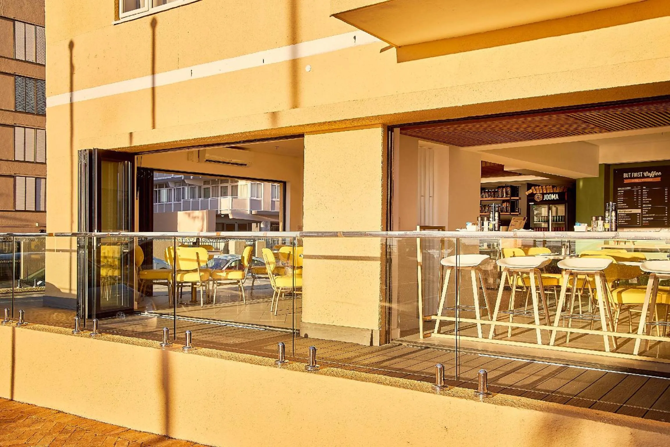 Restaurant/places to eat in First Group Riviera Suites