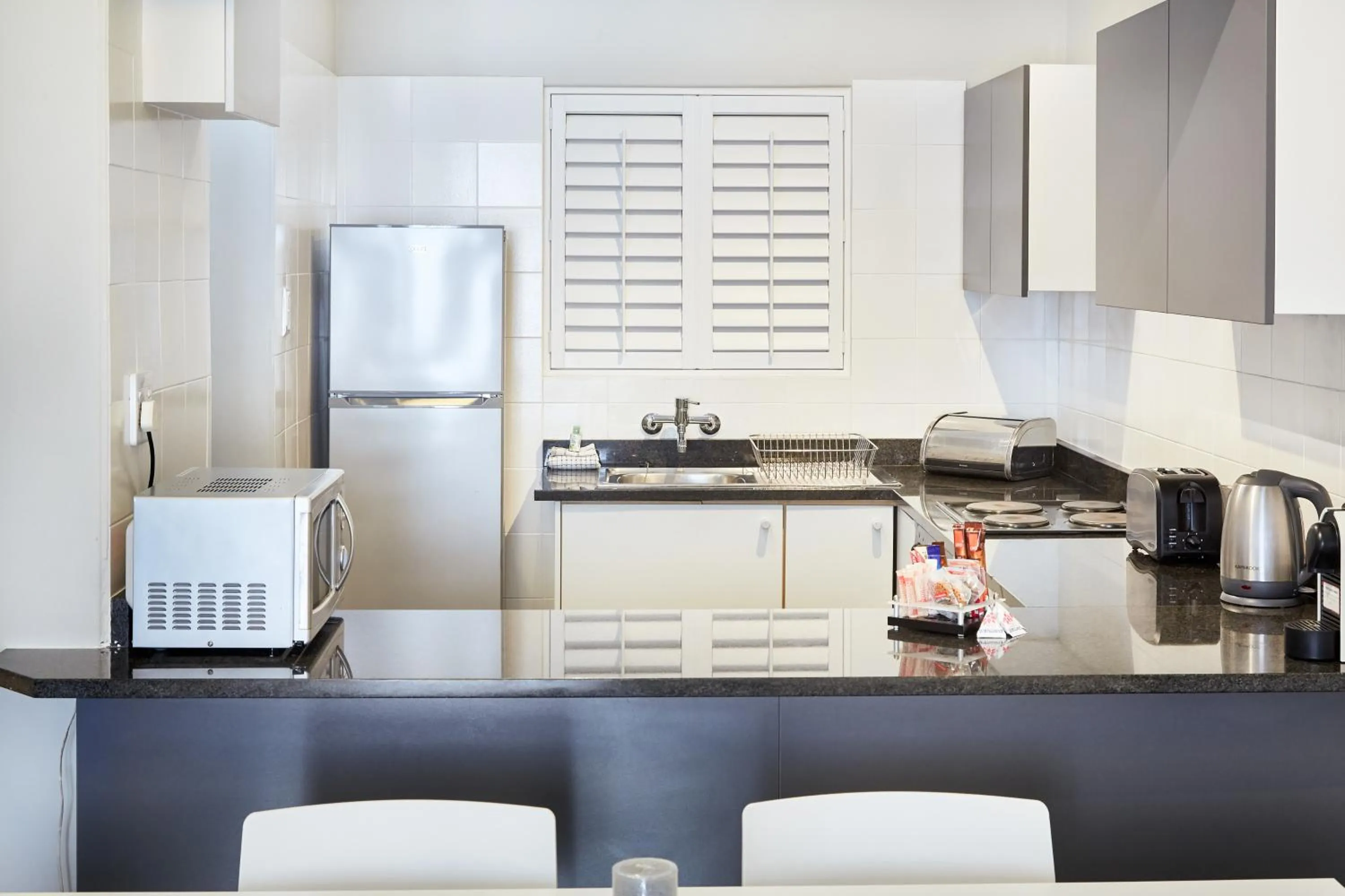 Coffee/tea facilities in First Group Riviera Suites