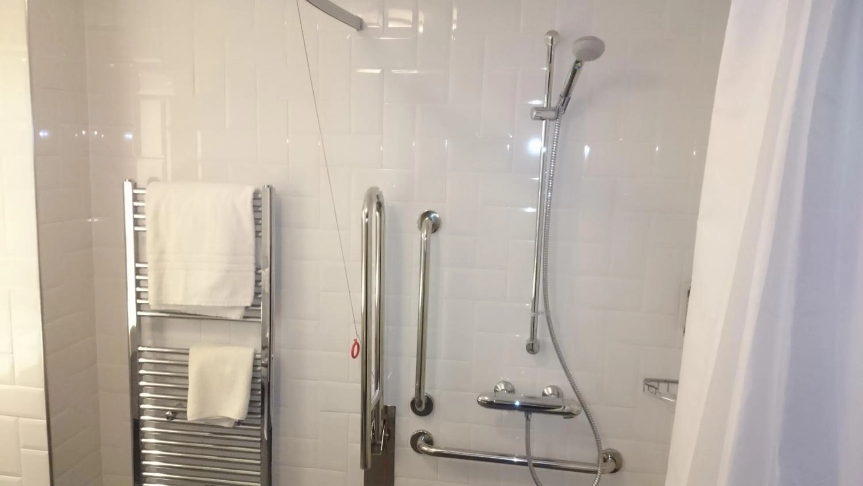 Shower in The Bulls Head Hotel