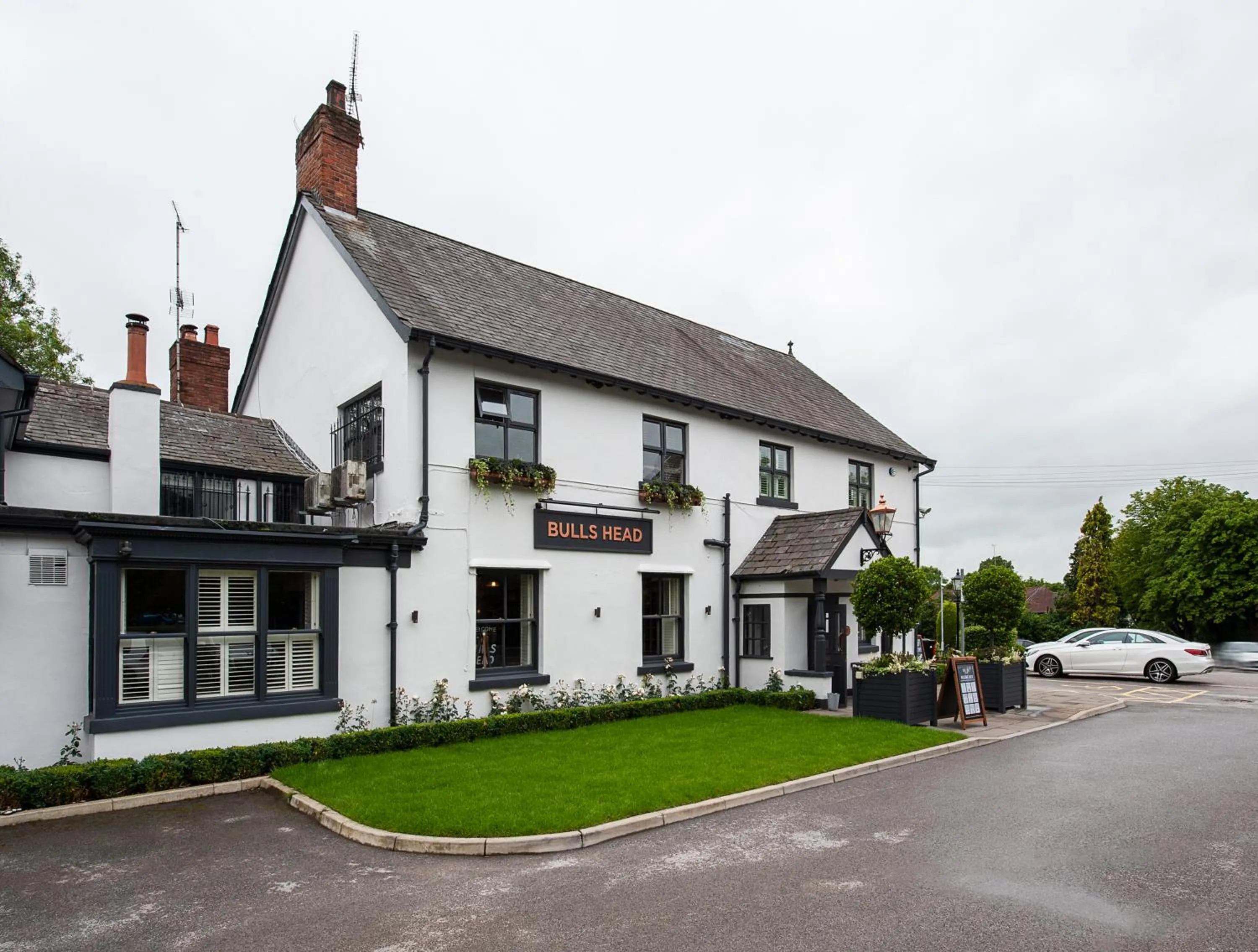 Restaurant/places to eat in The Bulls Head Hotel