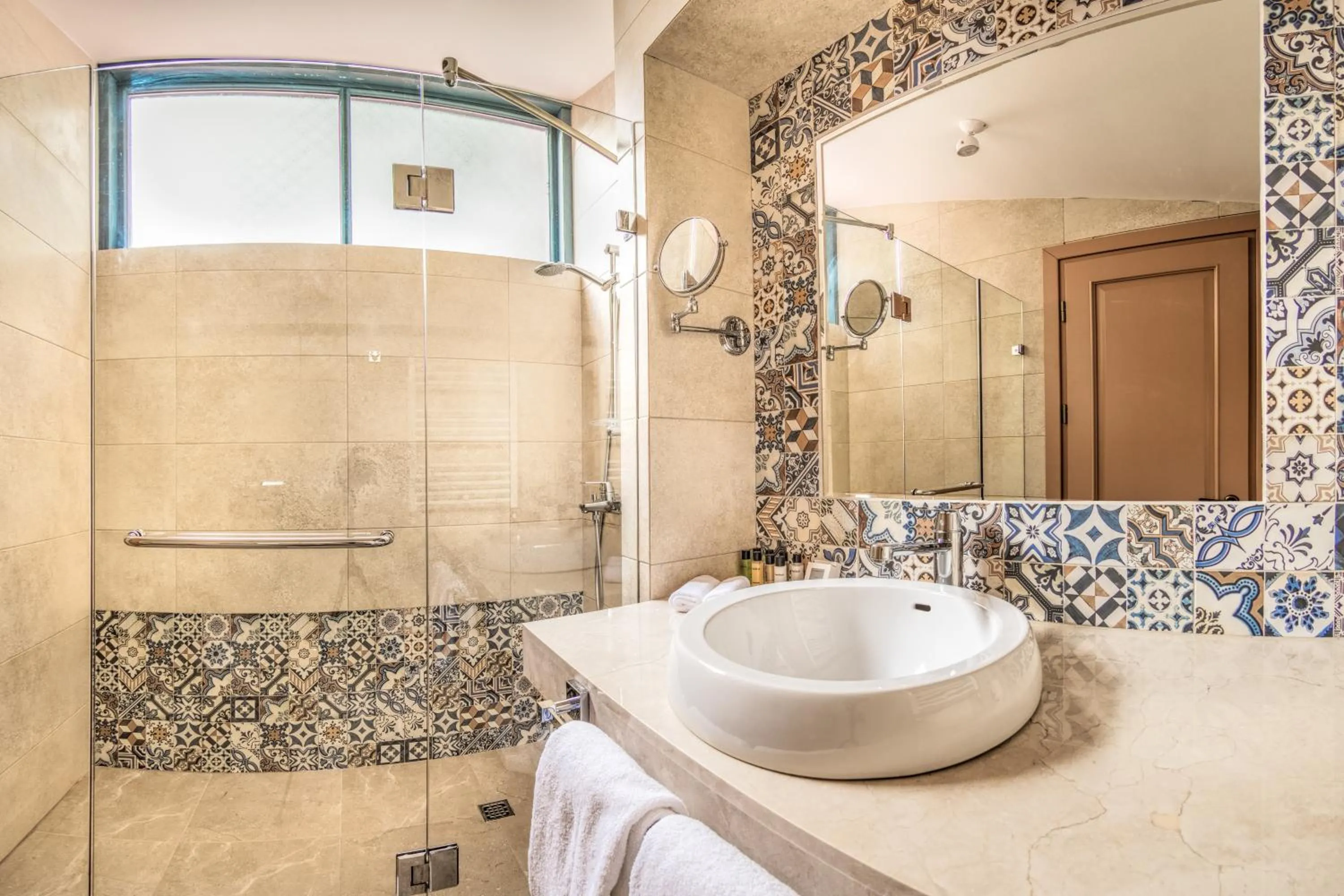 Shower in Golden Tulip Borjomi