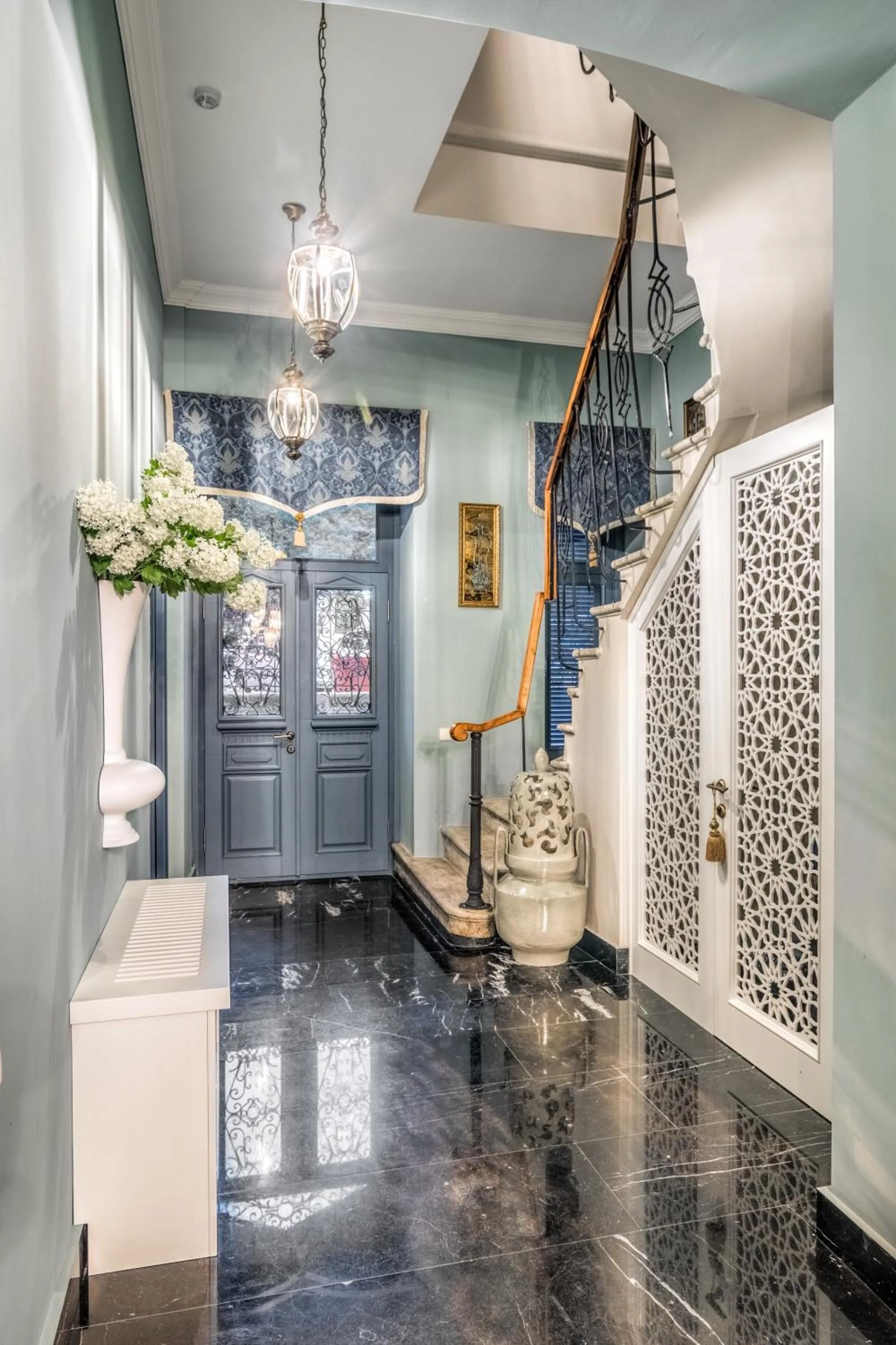 Lobby or reception in Golden Tulip Borjomi