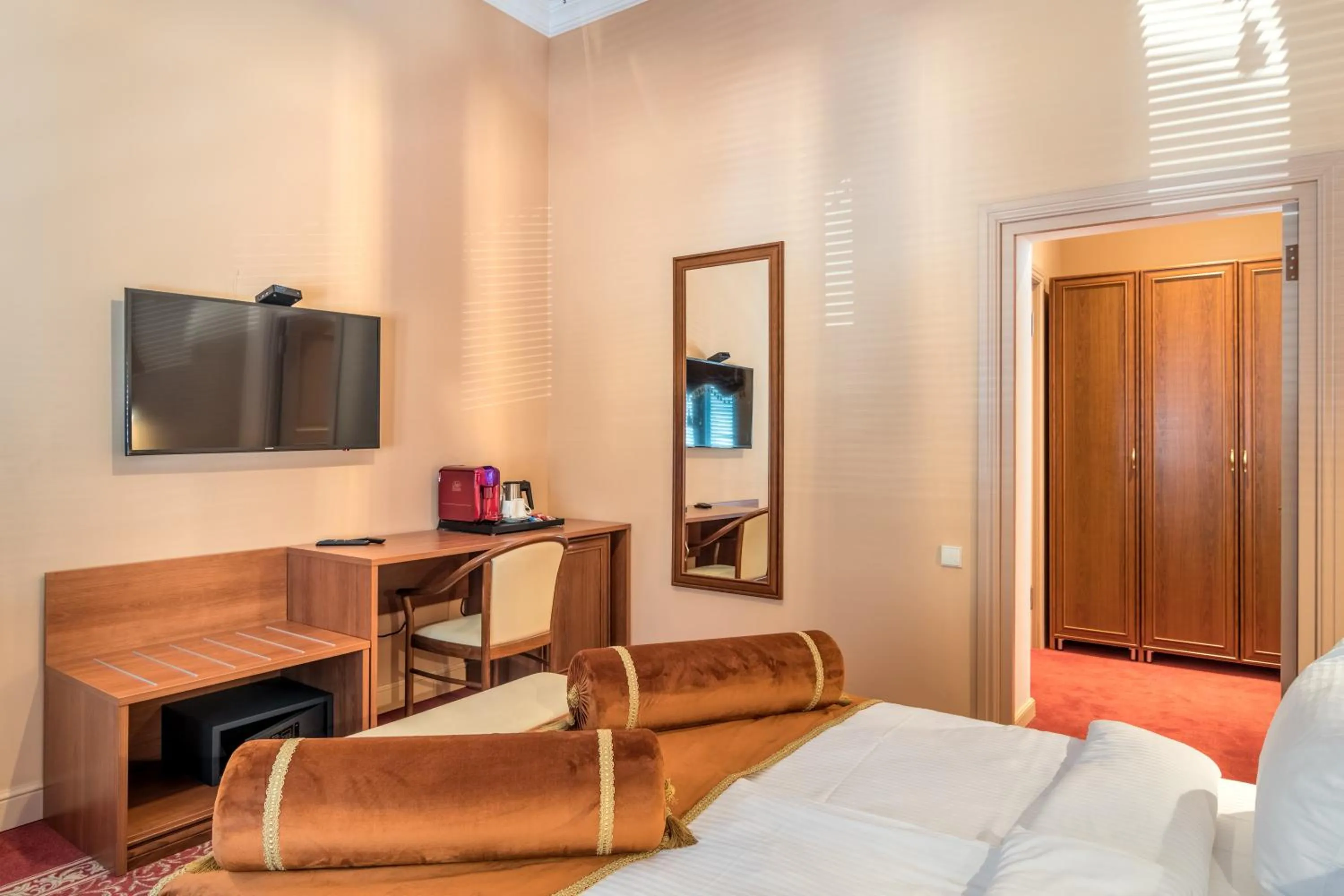 Bedroom in Golden Tulip Borjomi