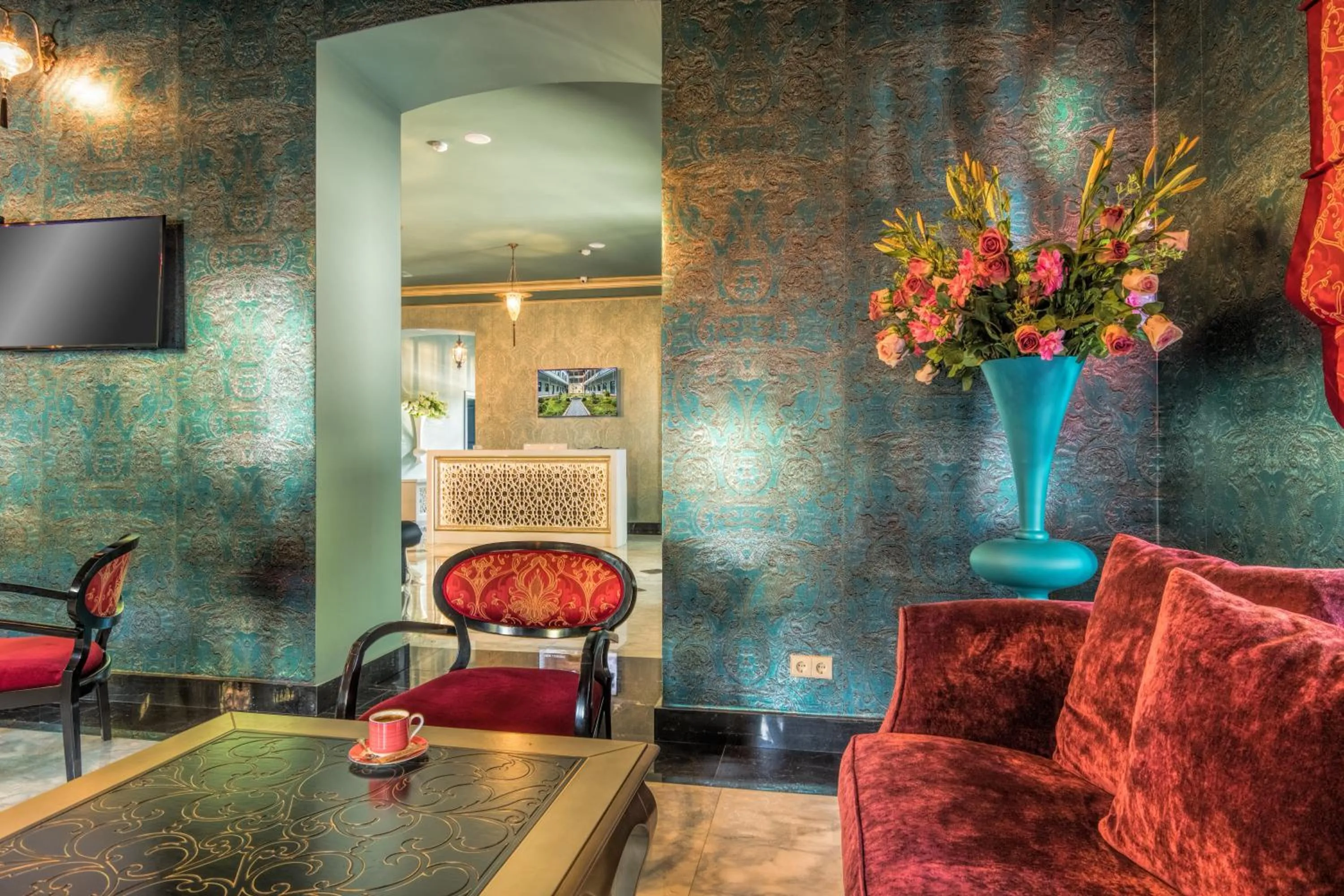 Lobby or reception in Golden Tulip Borjomi