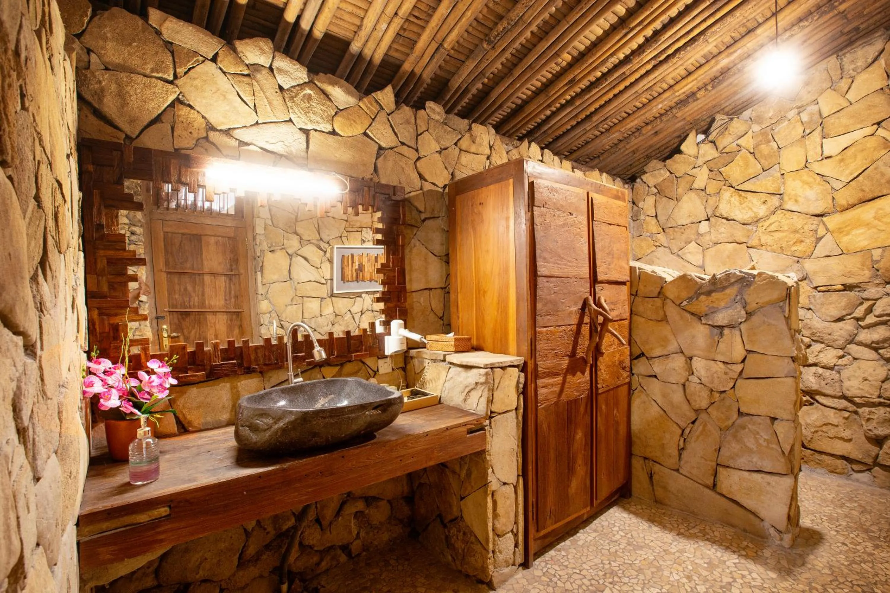 Bathroom in Rajaklana Resort and Spa