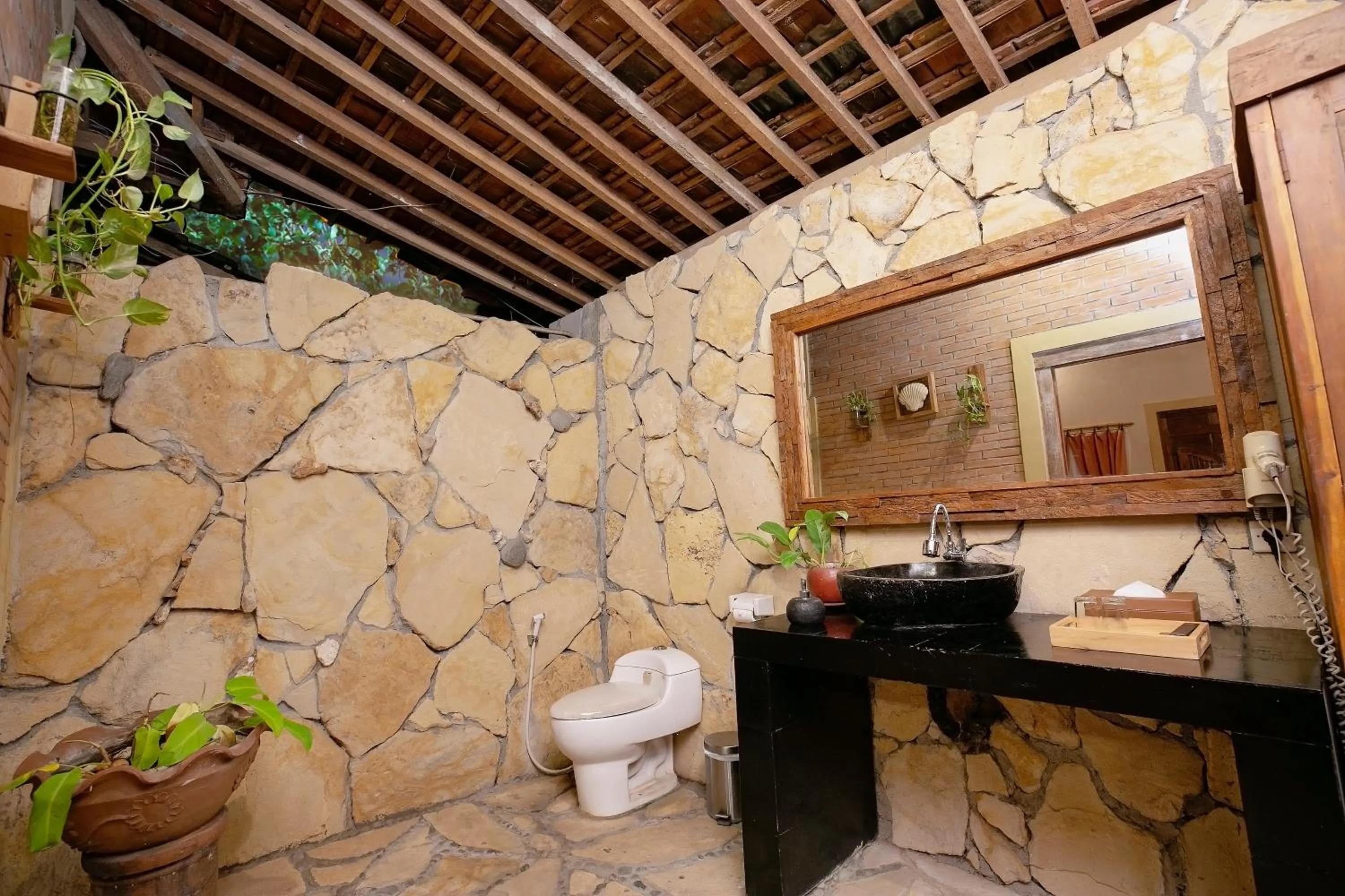 Toilet in Rajaklana Resort and Spa