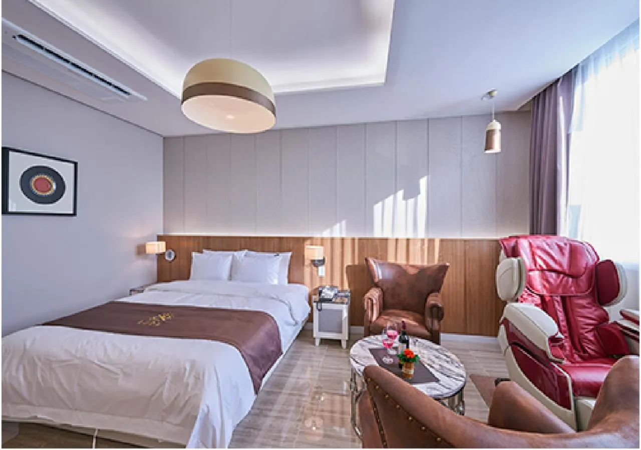 Seating area, Bed in Gwangju Aura Hotel