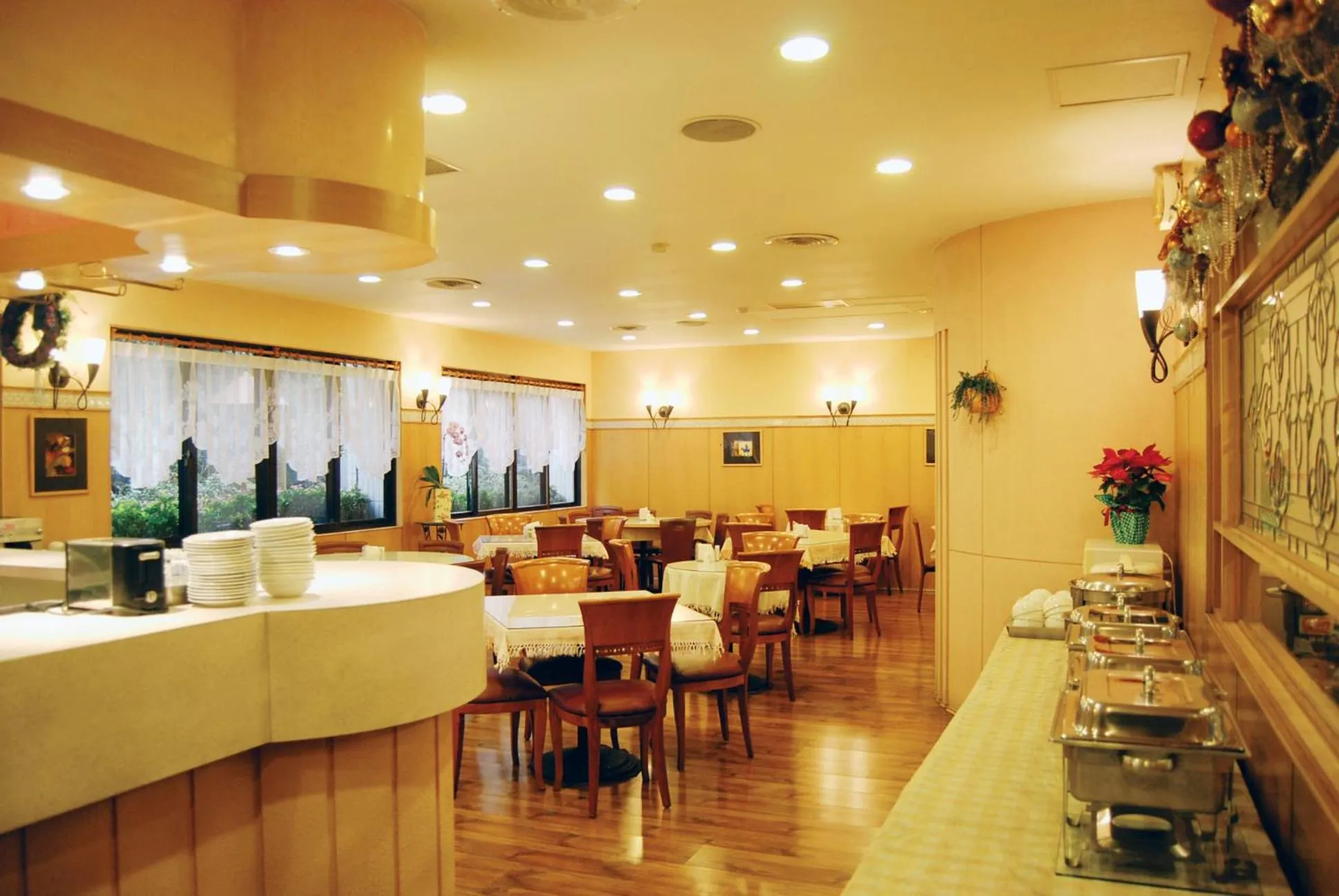 Restaurant/places to eat in Ardi Hotel