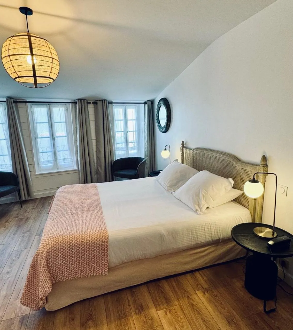 Property building, Bed in Hotel L'Océan