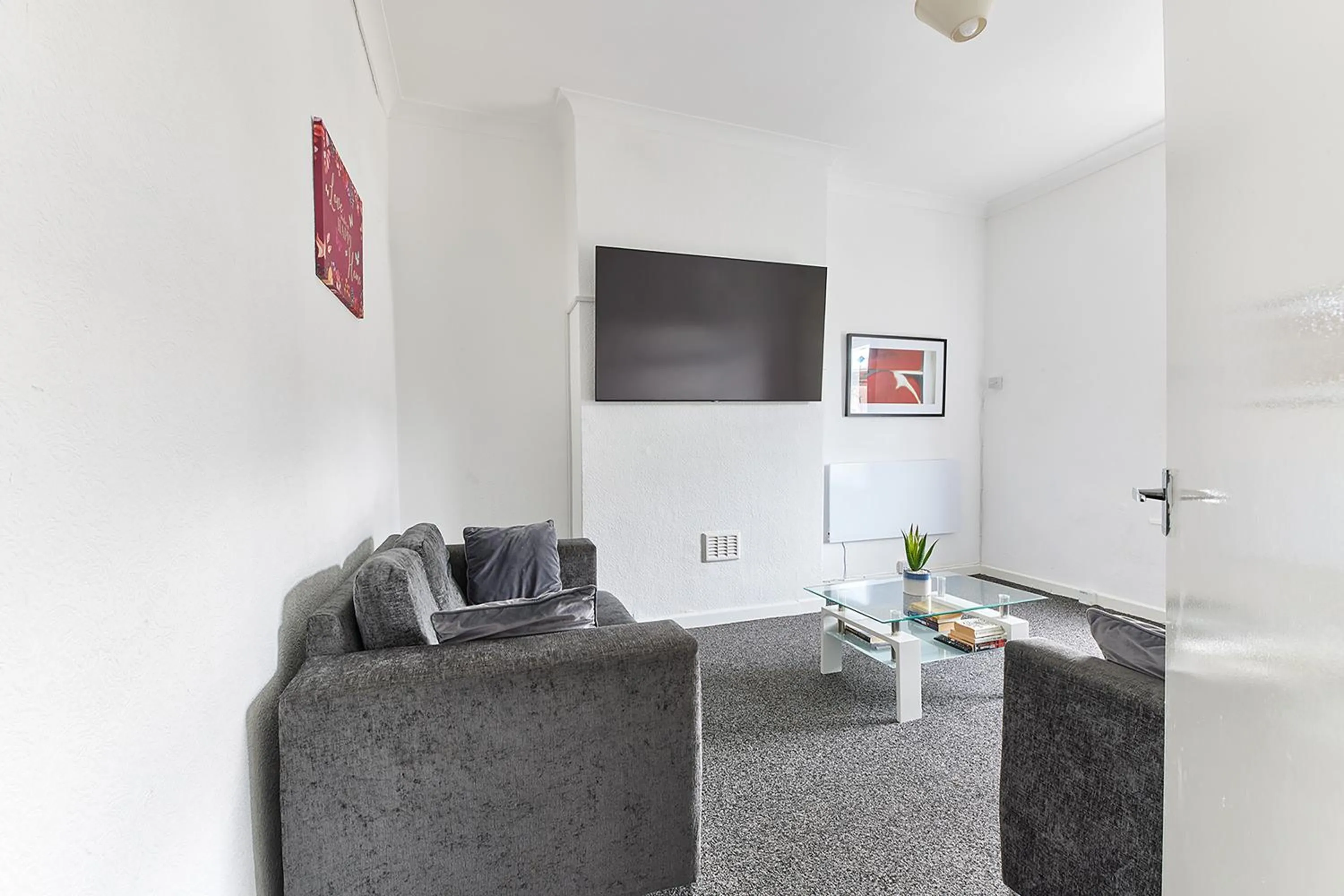 TV and multimedia in Pleasure Holiday Apartments