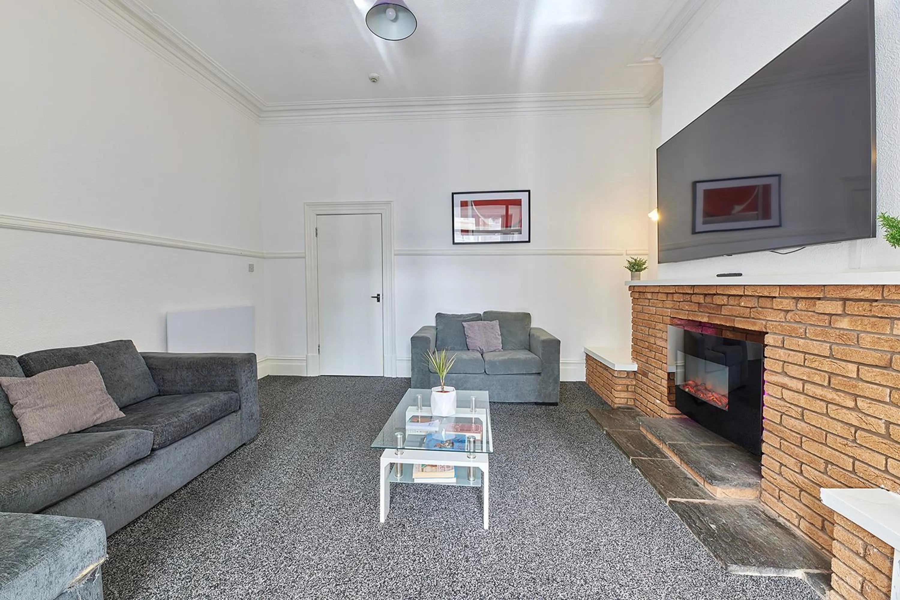 TV and multimedia in Pleasure Holiday Apartments