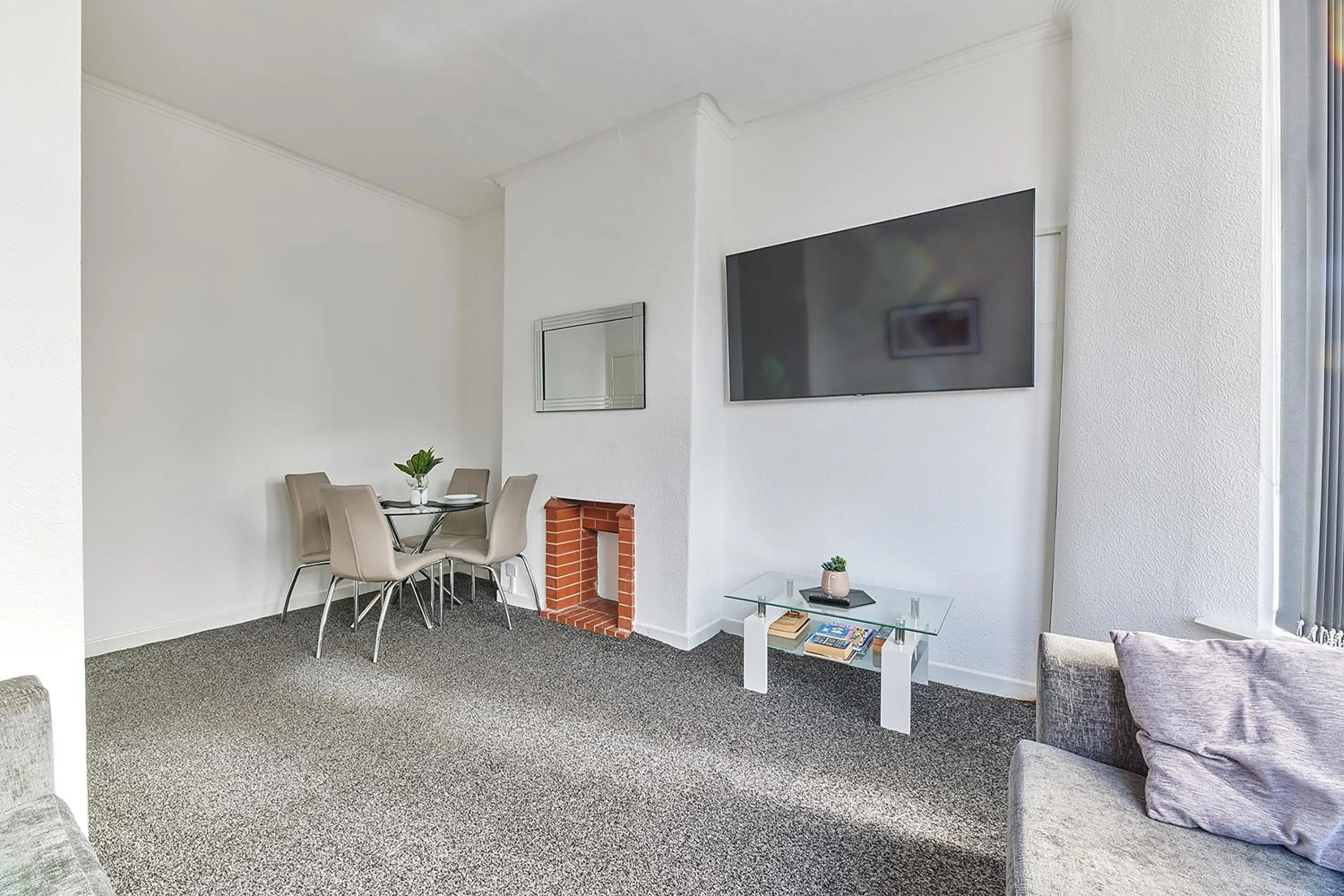 TV and multimedia in Pleasure Holiday Apartments