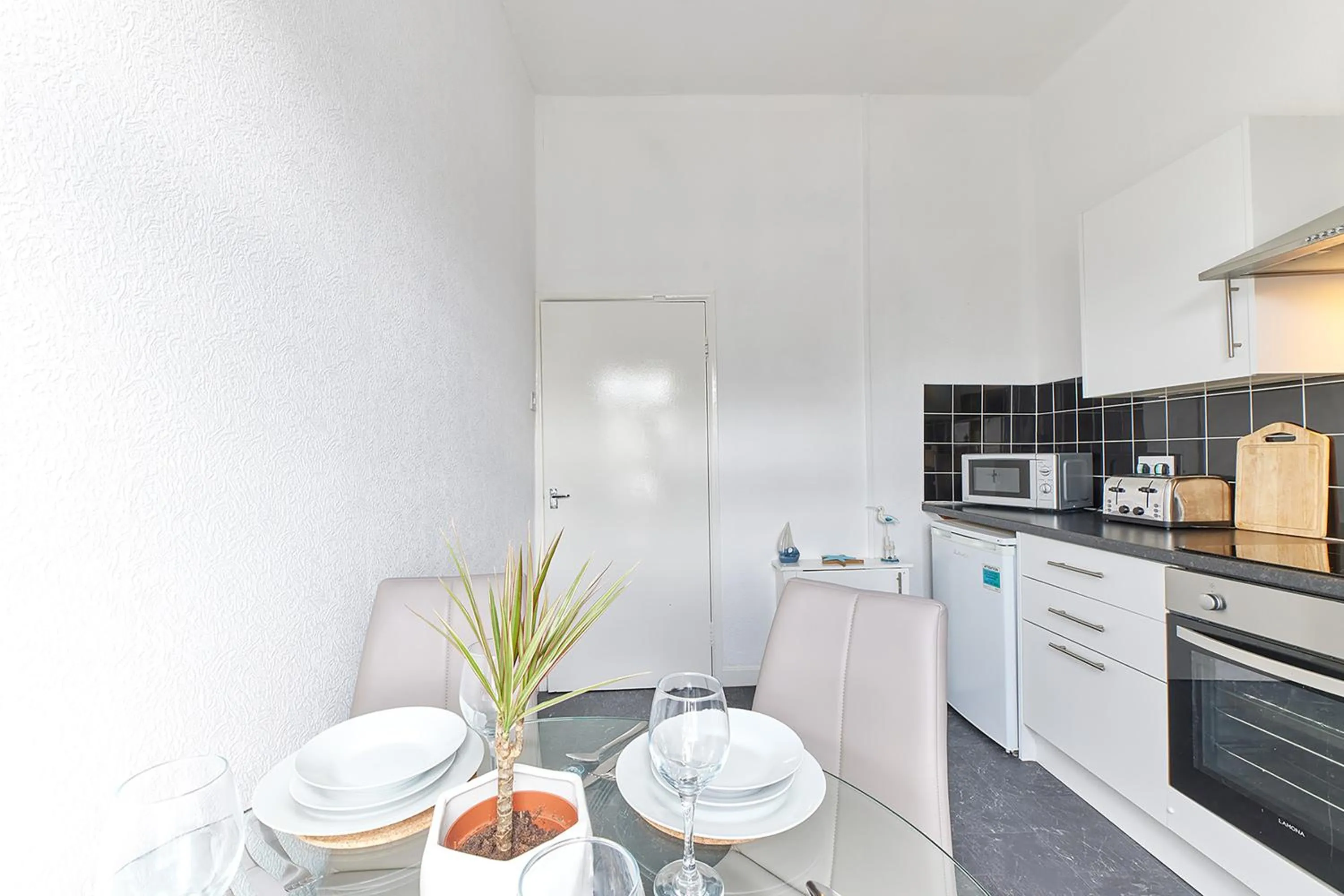 Kitchen or kitchenette in Pleasure Holiday Apartments