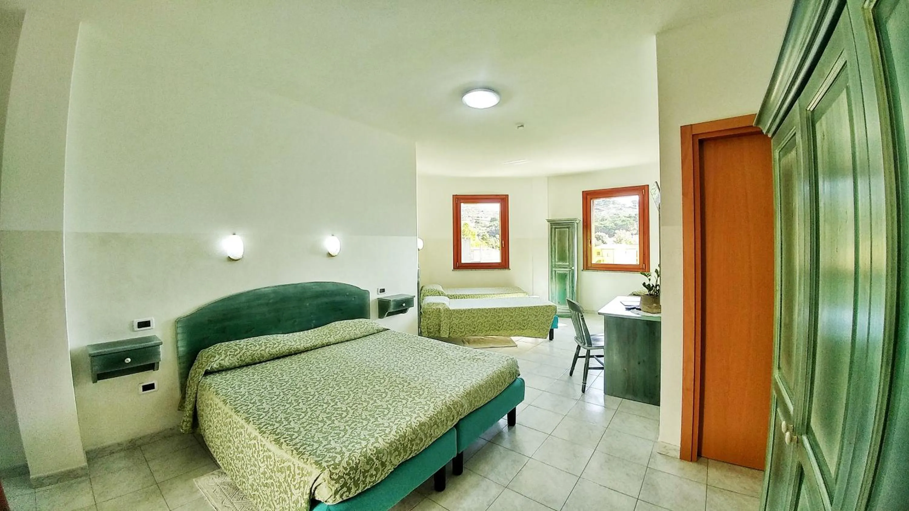 Photo of the whole room, Bed in Hotel Meridiana