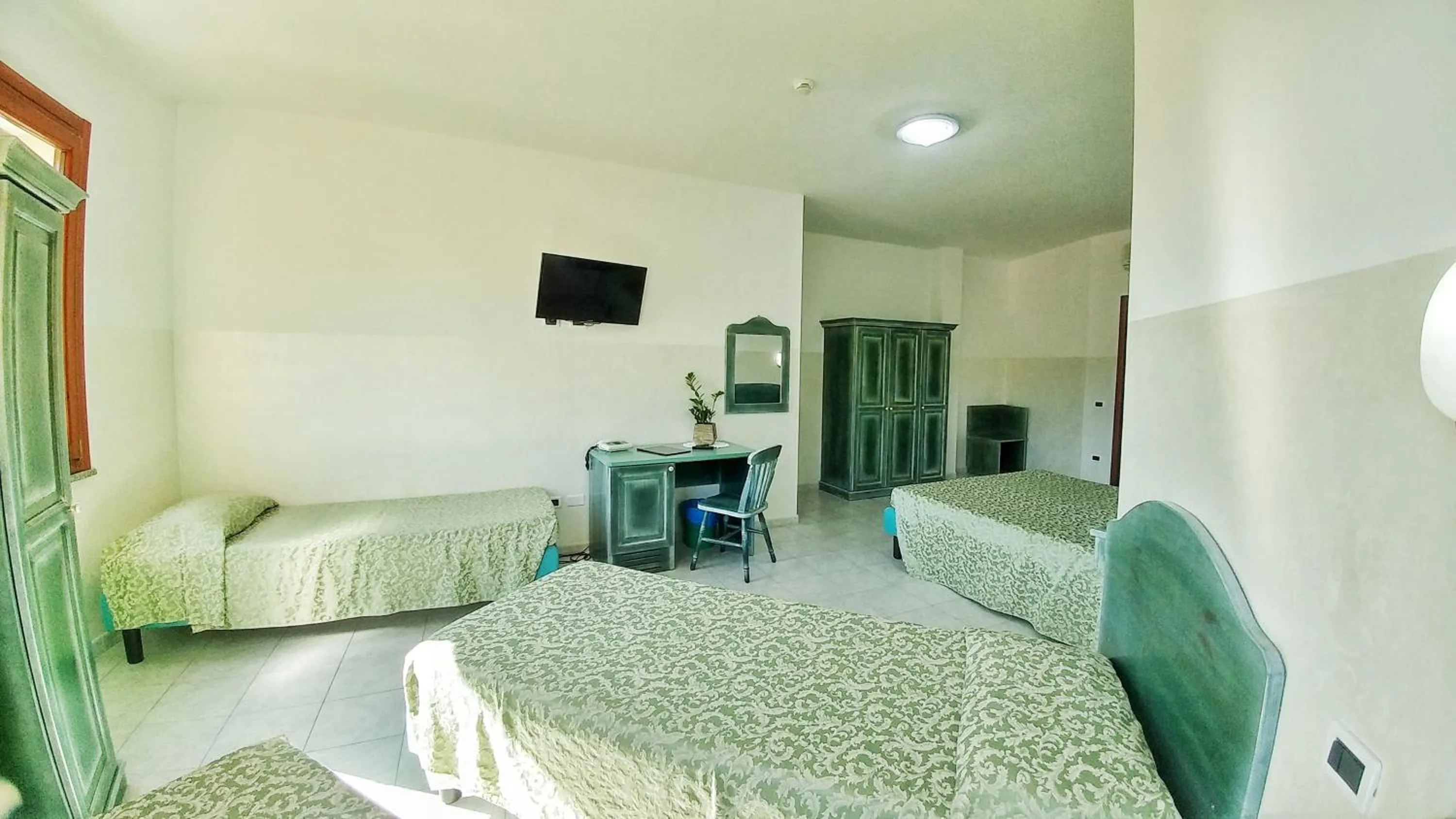 Photo of the whole room, Bed in Hotel Meridiana