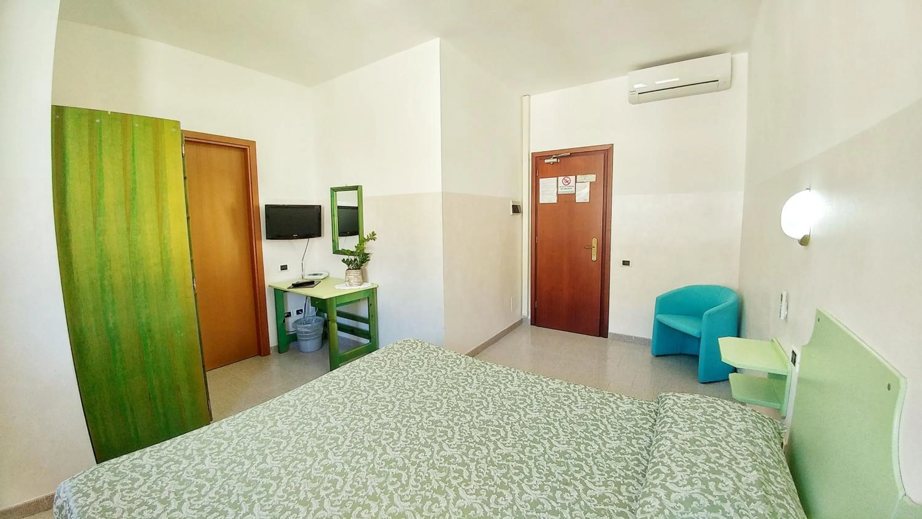 Photo of the whole room, Bed in Hotel Meridiana