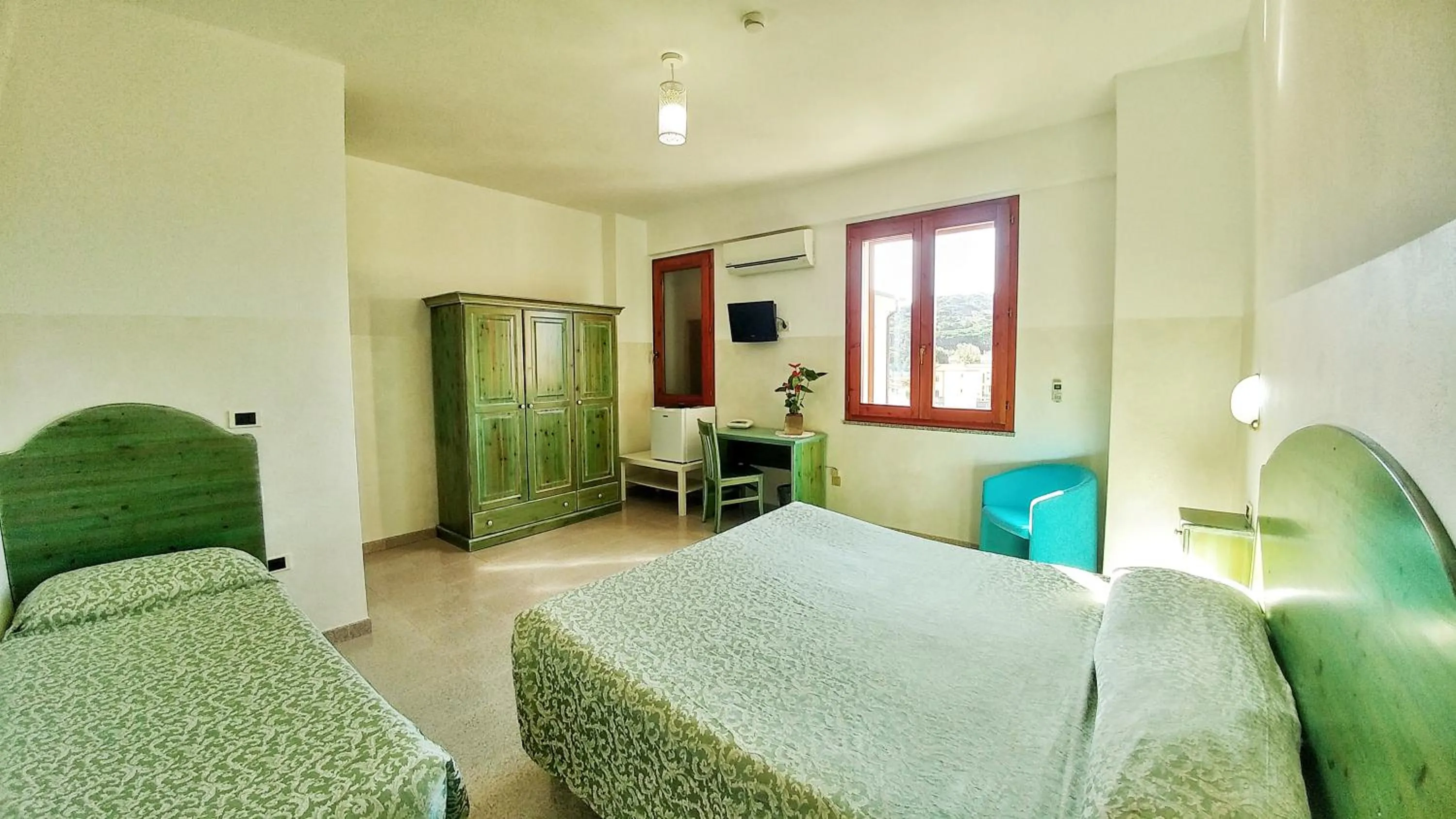 Photo of the whole room, Bed in Hotel Meridiana