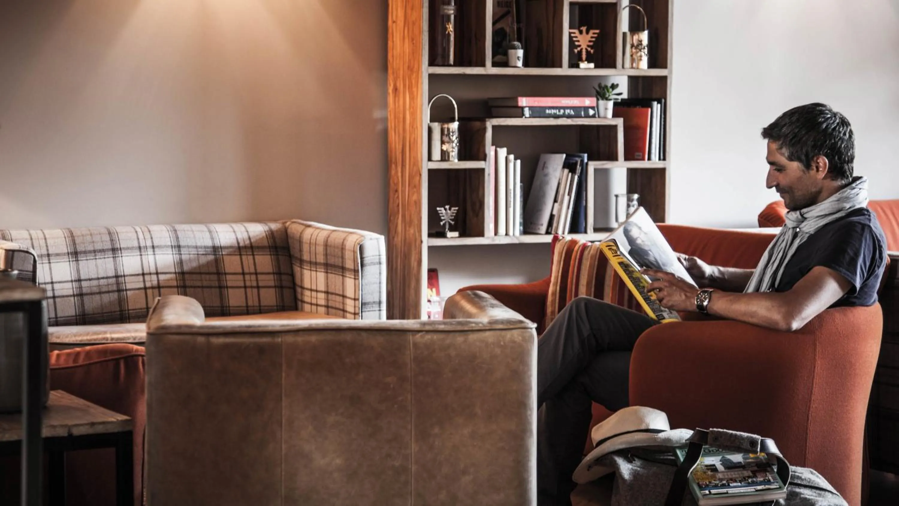 Communal lounge/ TV room in Hotel Altitude