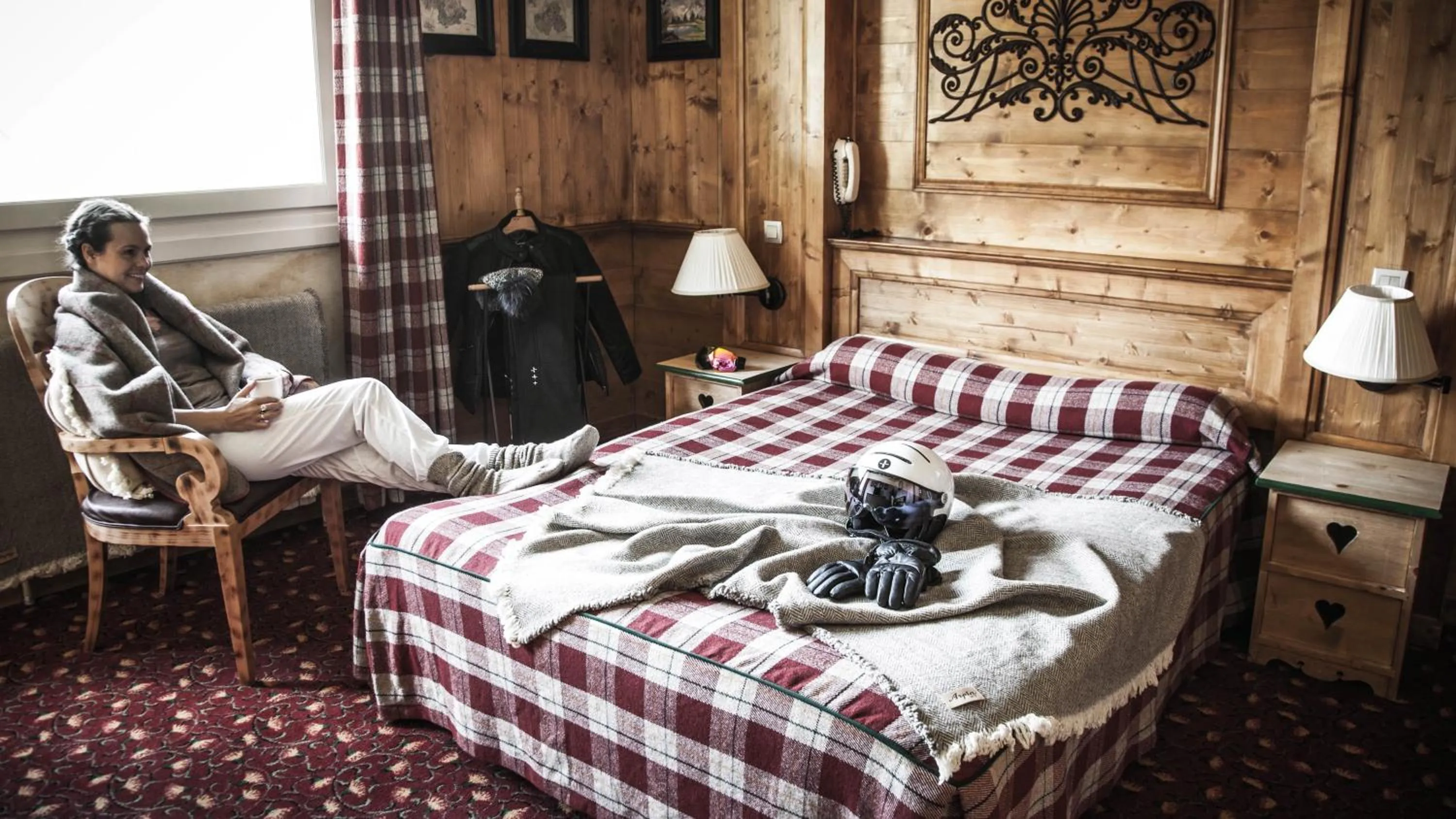 Day, Bed in Hotel Altitude