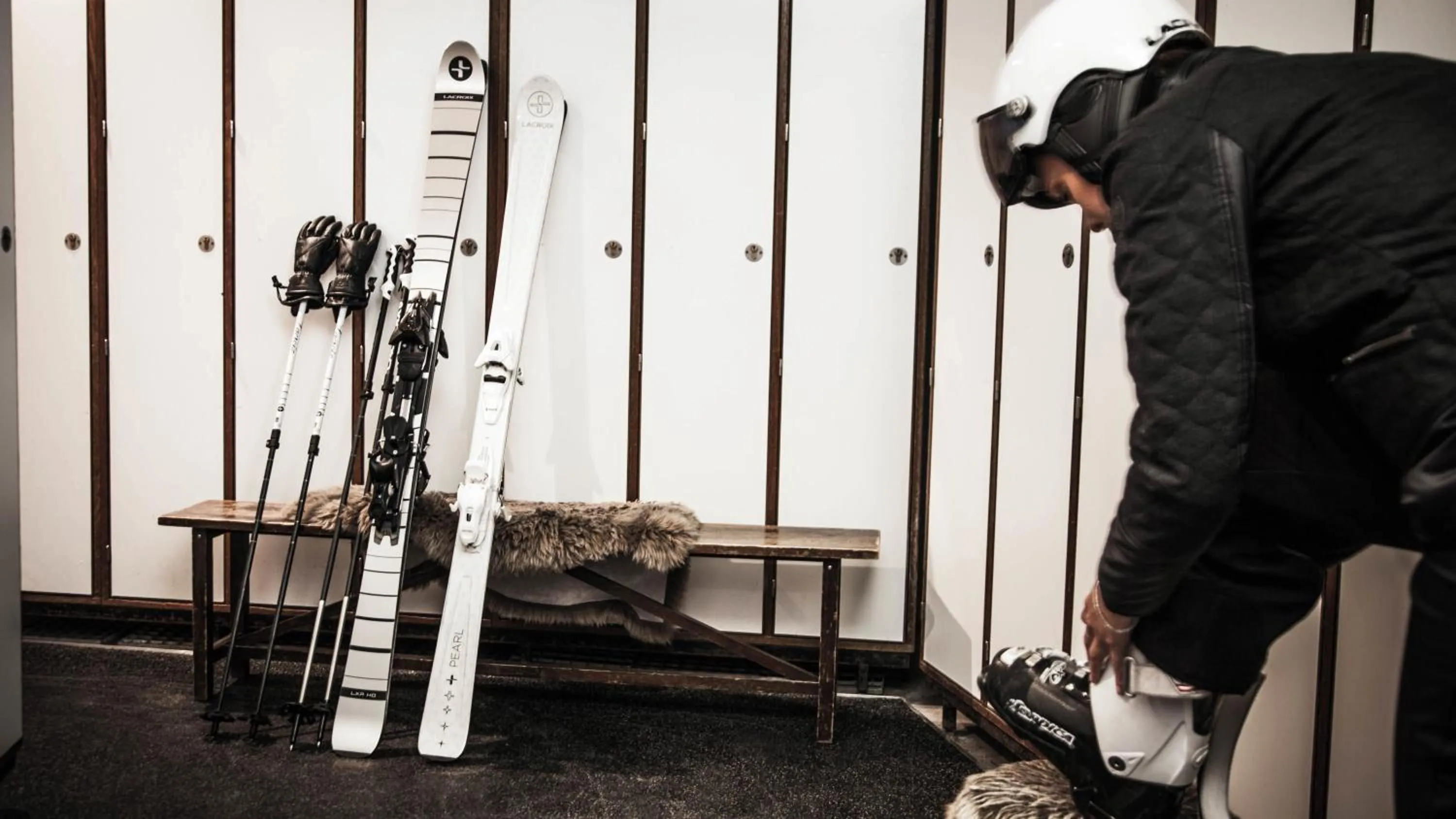 Guests in Hotel Altitude