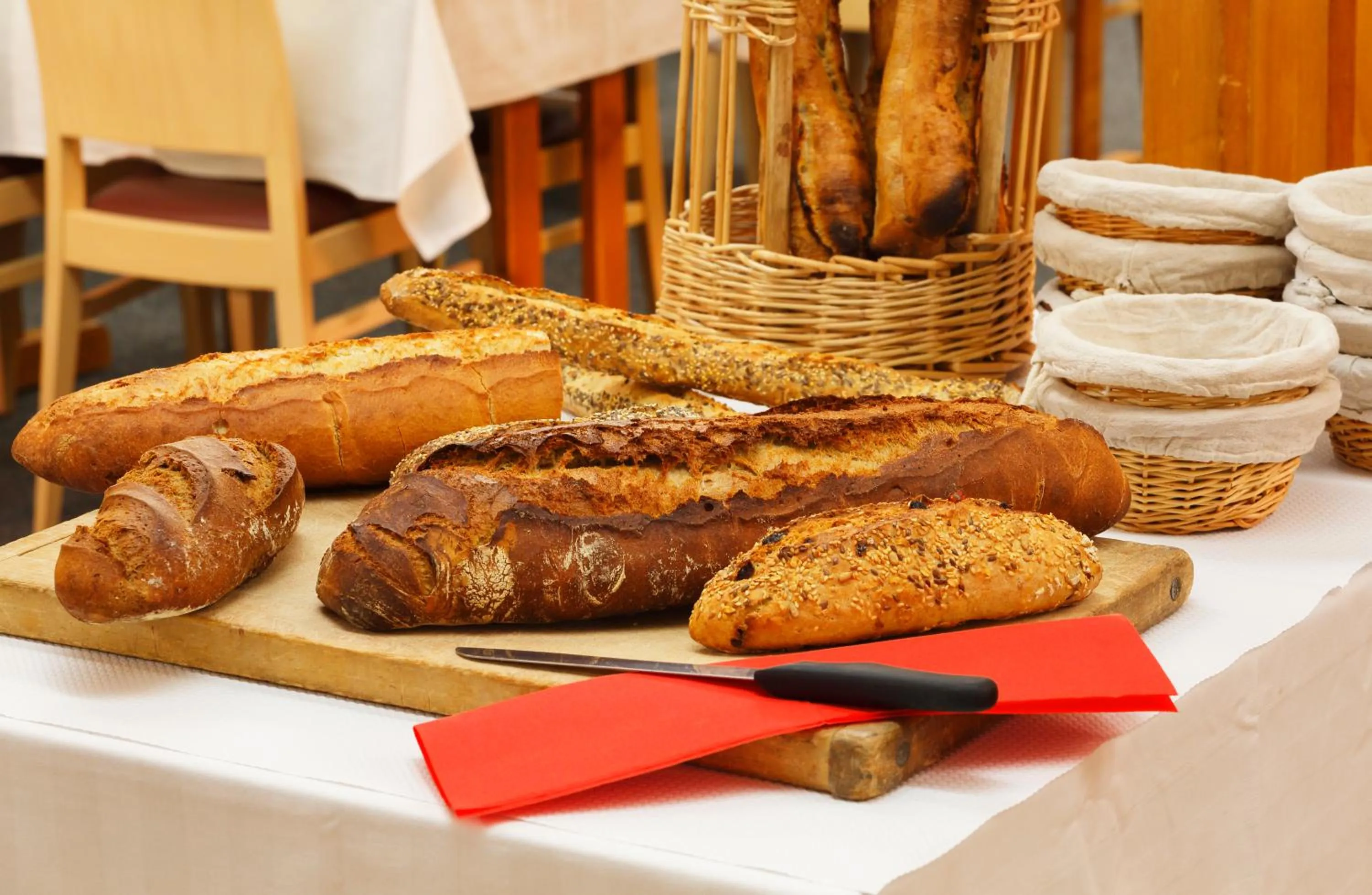 Restaurant/places to eat in Hôtel Eliova Le Chaix