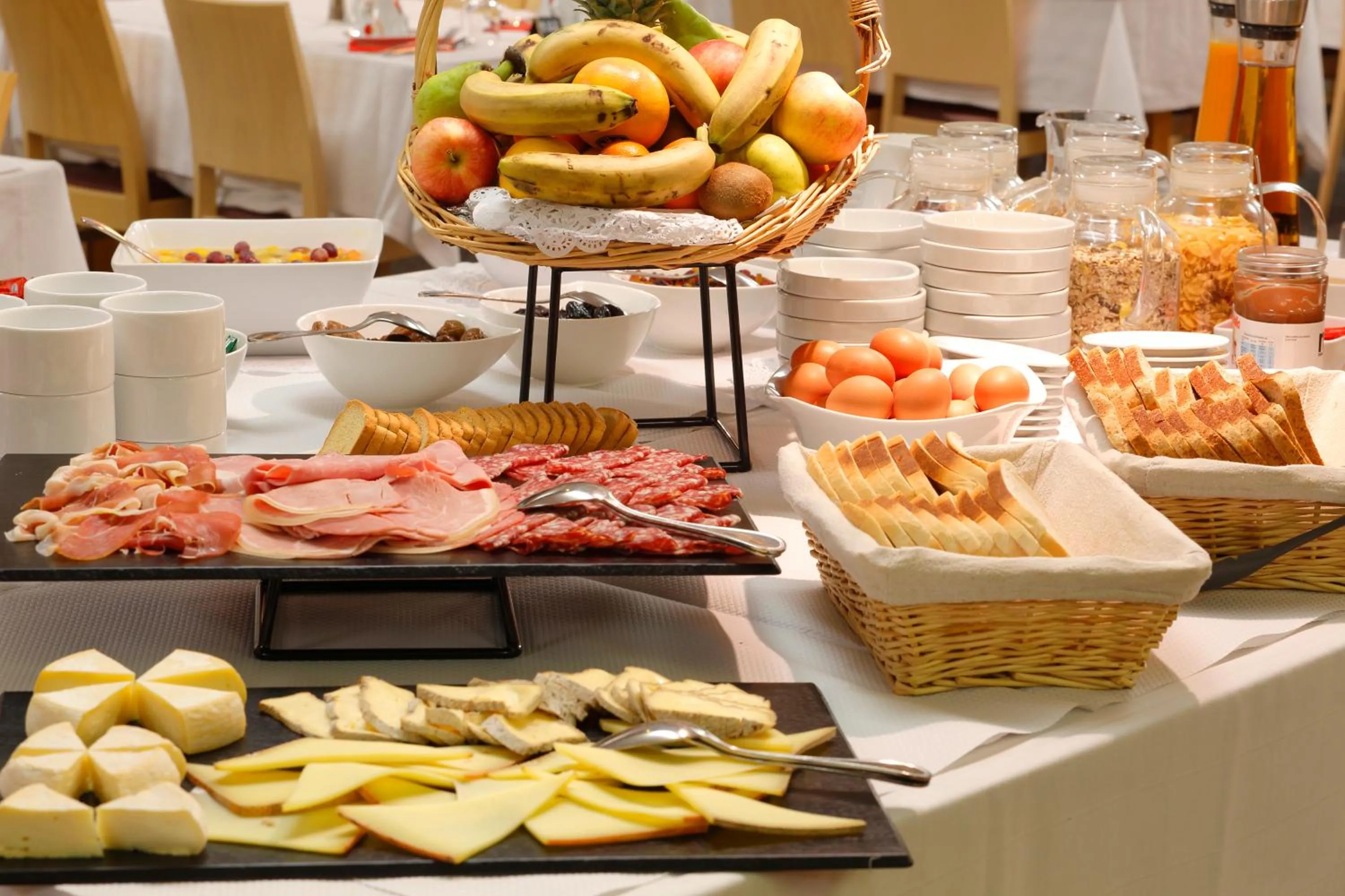 Restaurant/places to eat in Hôtel Eliova Le Chaix