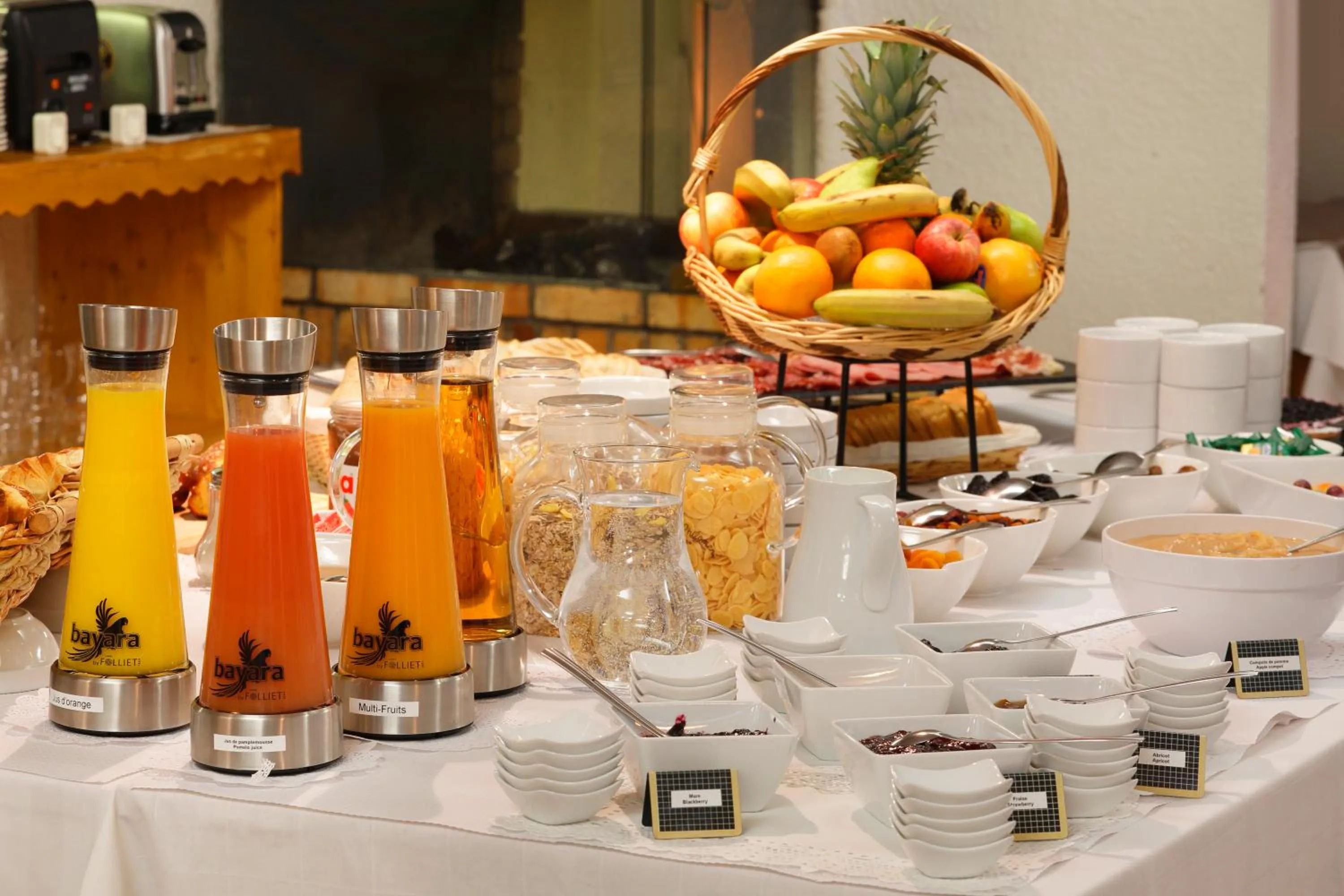 Restaurant/places to eat in Hôtel Eliova Le Chaix