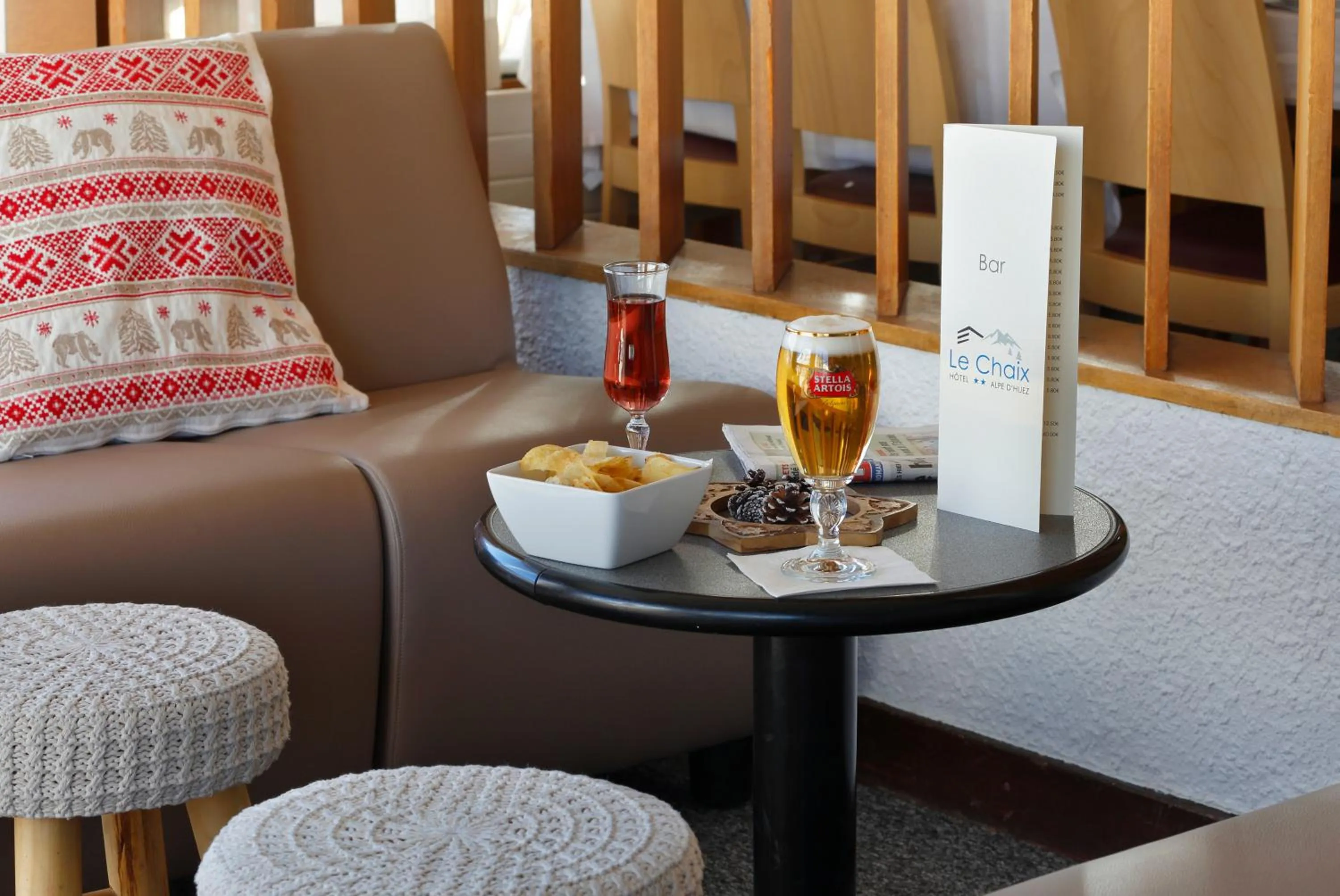 Lounge or bar in Hôtel Eliova Le Chaix