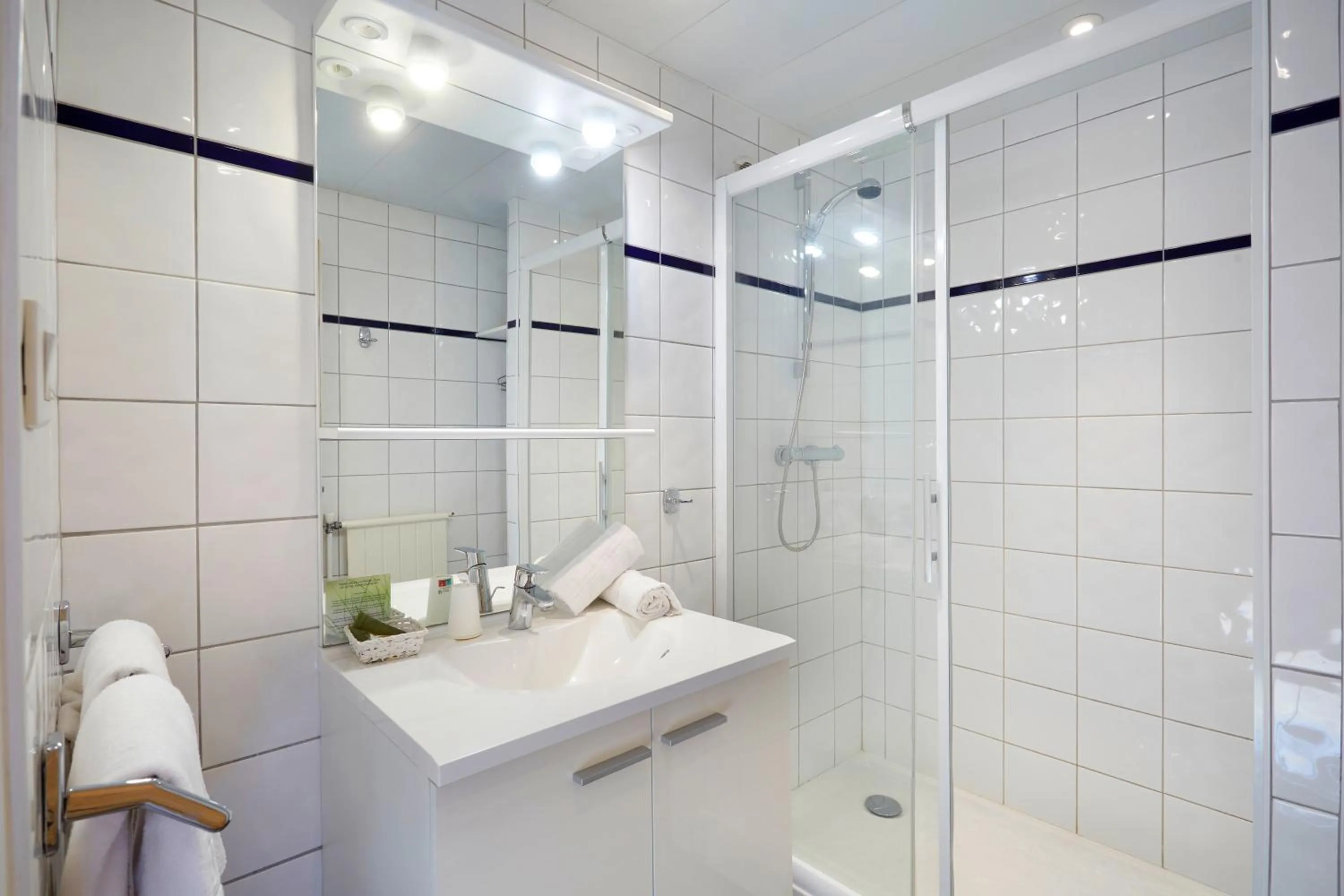 Bathroom in Hôtel Eliova Le Chaix