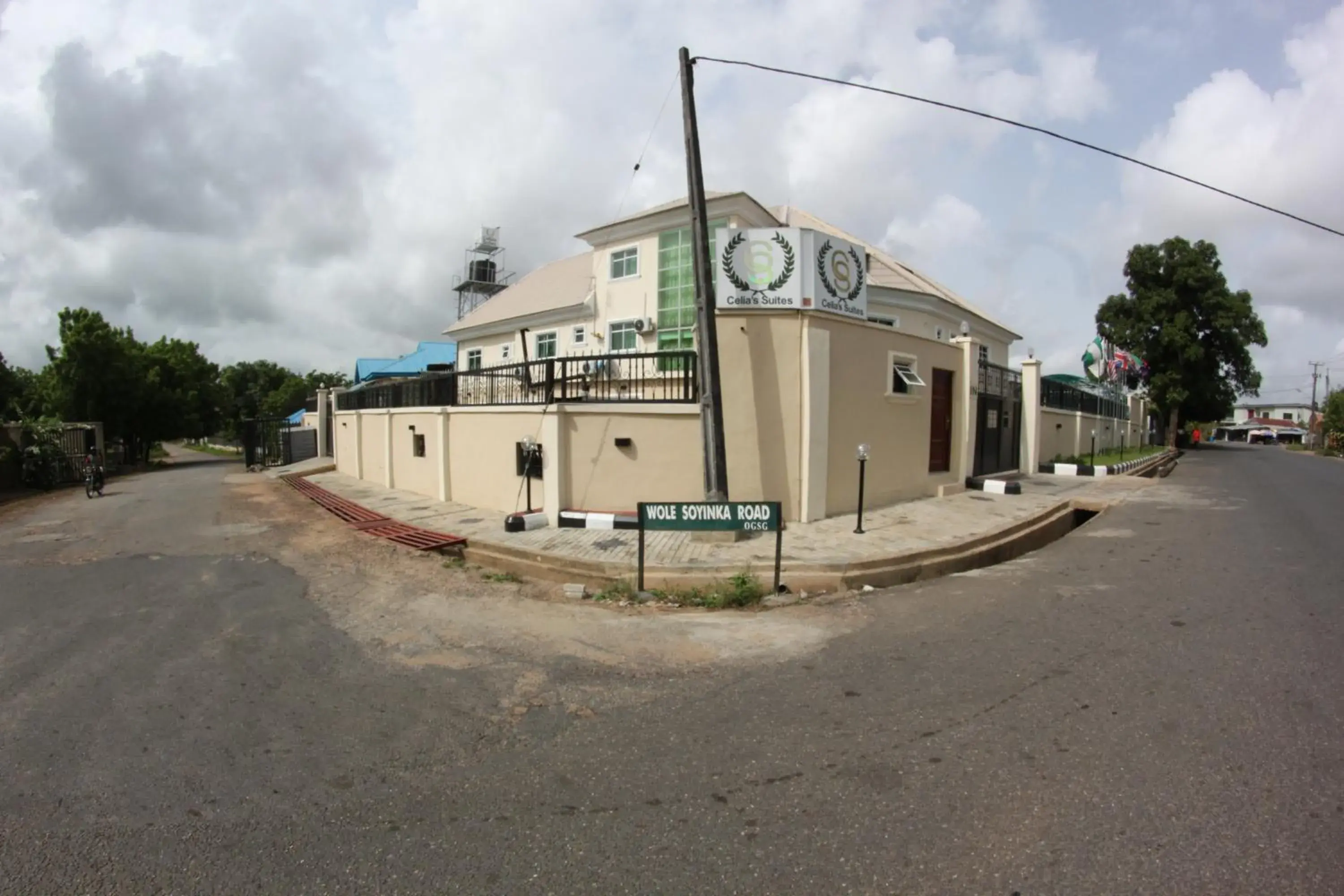 Facade/entrance in Celia's Suites Facade/entrance in Celia's Suites